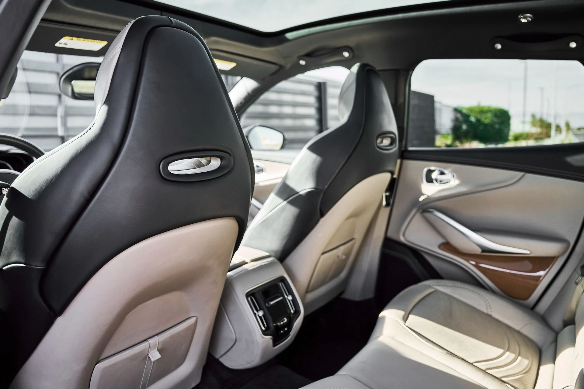 mph032_59687521_Used_2023_Aston_Martin_DBX_707_1774652400_ce3b306e84