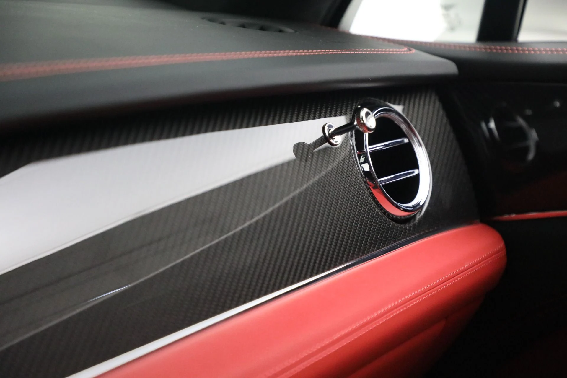 mph032_597723261_New_2025_Bentley_Bentayga_V8_f70ac9c3af