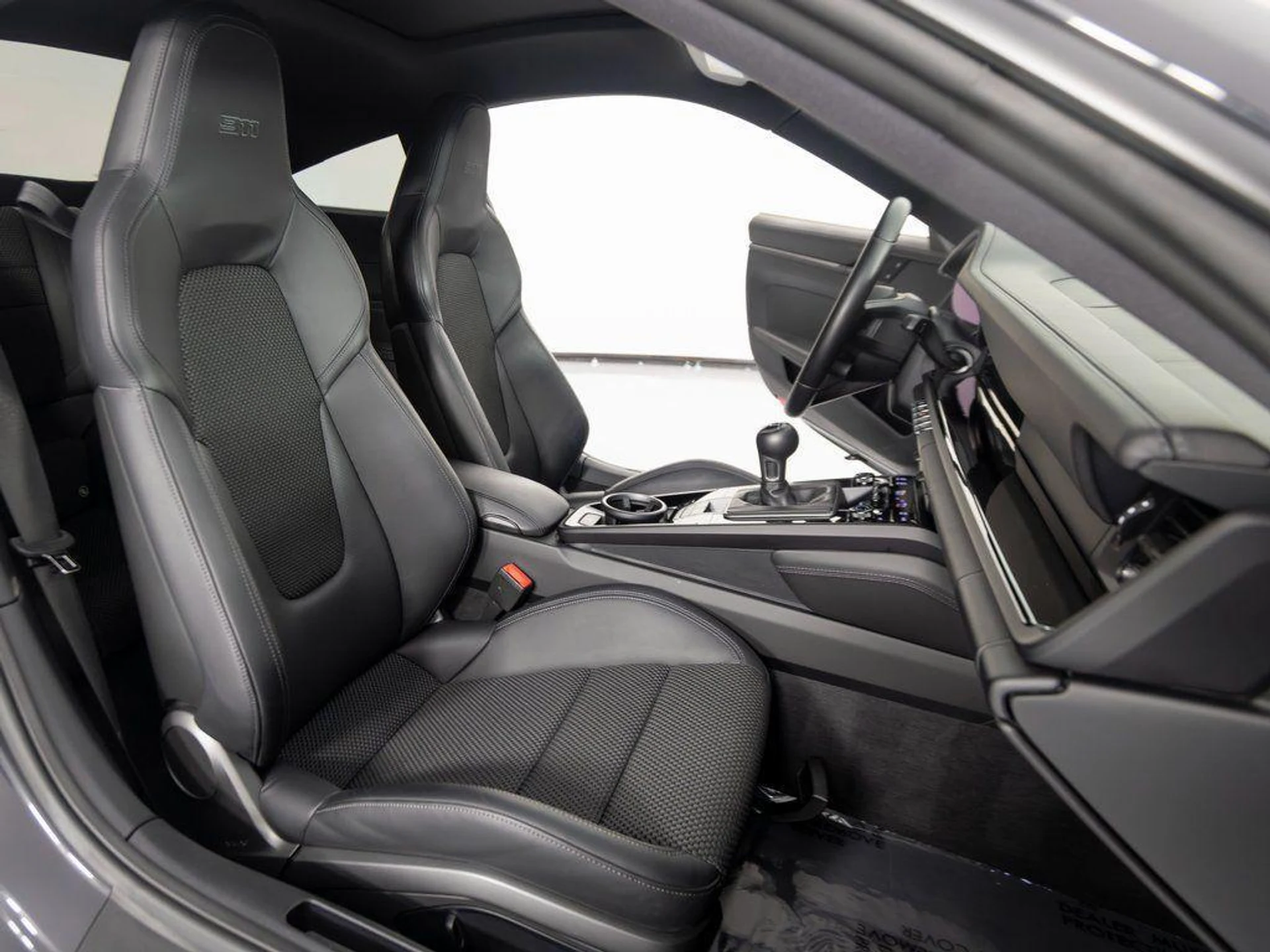 mph032_609976502_f_Hz_L_Ht_Vi489_Tt6_HWZNOV_MIC_Ns_51f595473a