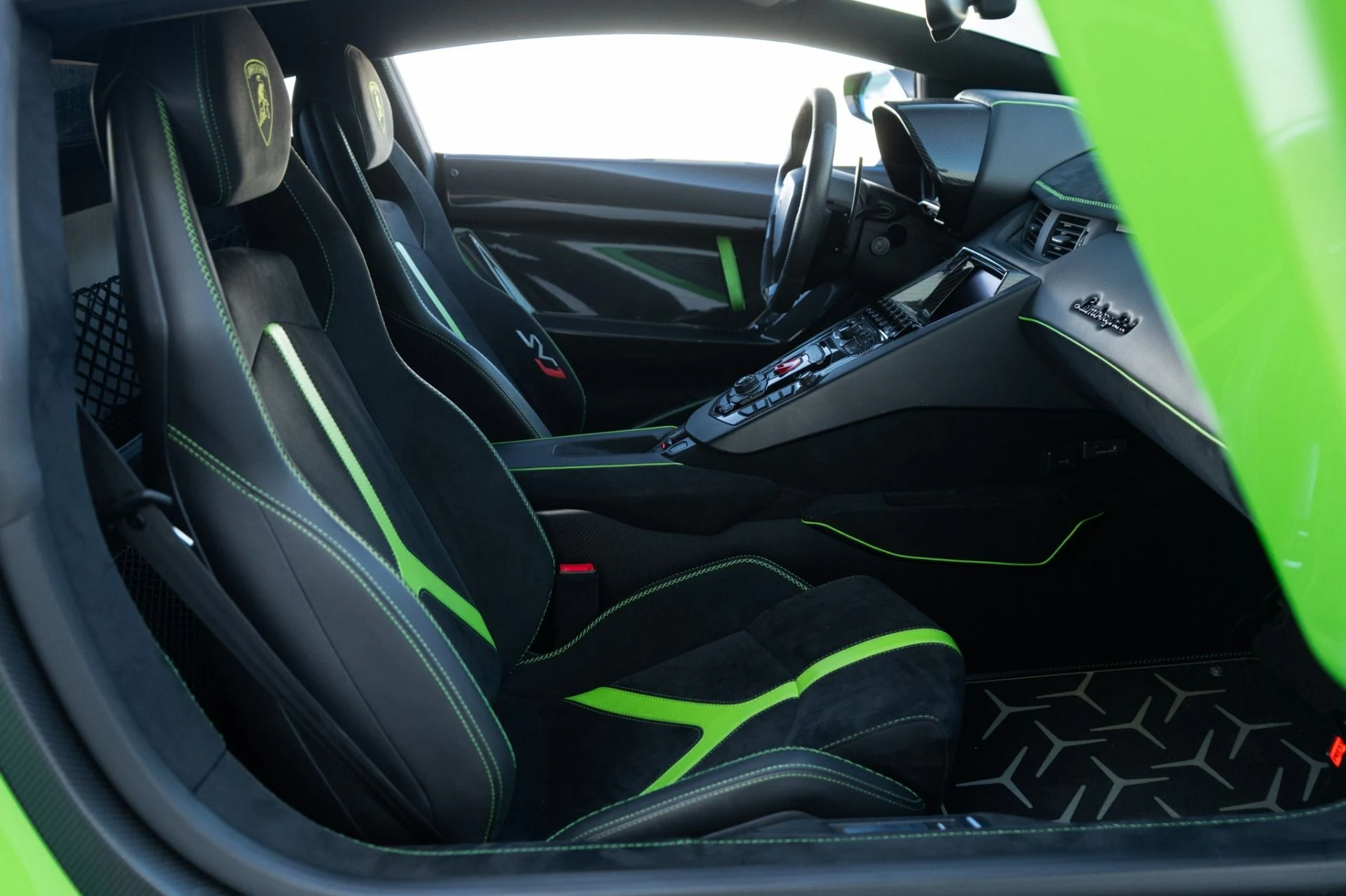 mph032_614756000_Used_2019_Lamborghini_Aventador_LP_770_4_SVJ_1771431359_1f4e556f3a