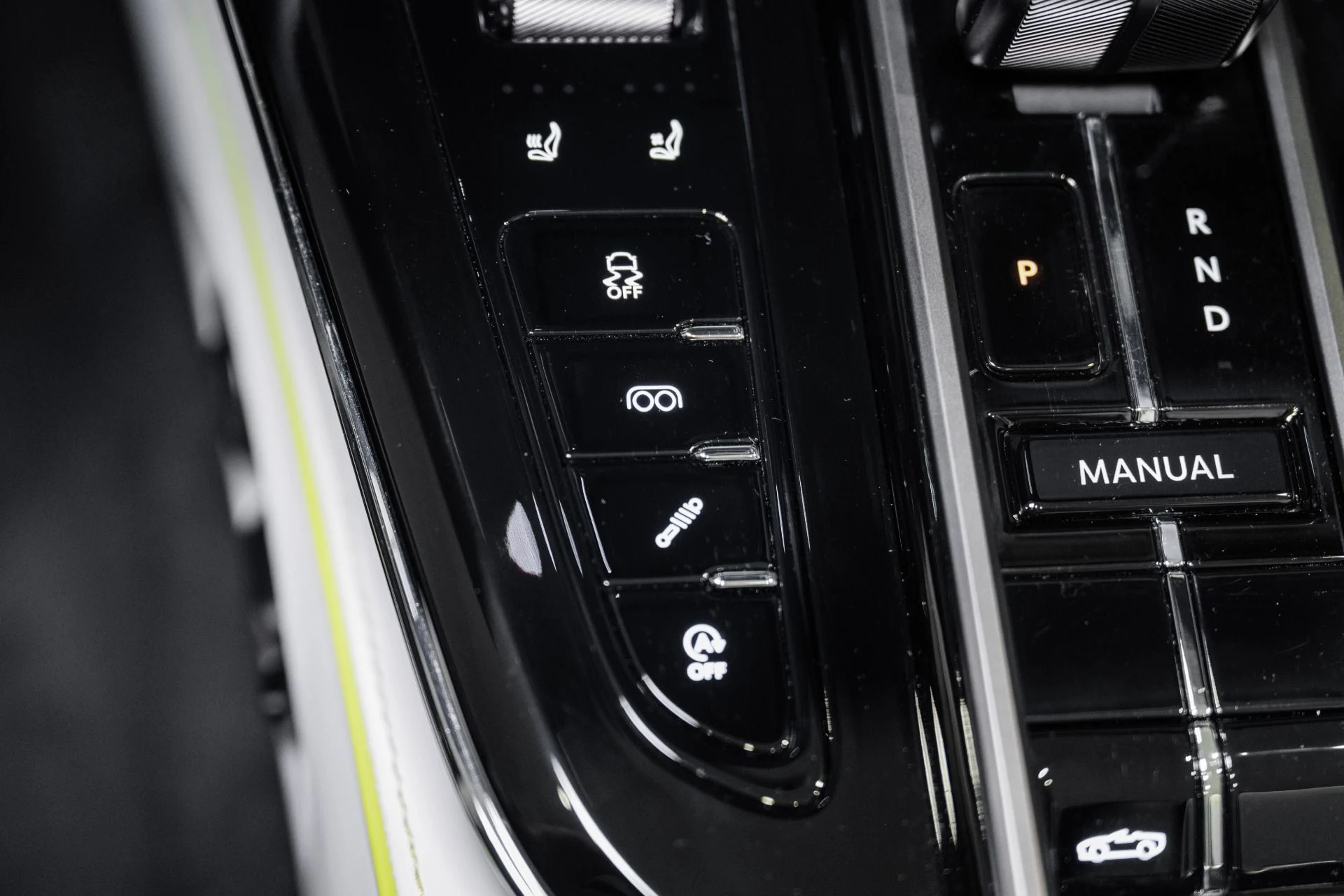 mph032_617864510_New_2026_Aston_Martin_Vantage_S_Roadster_1780941042_d40803793a
