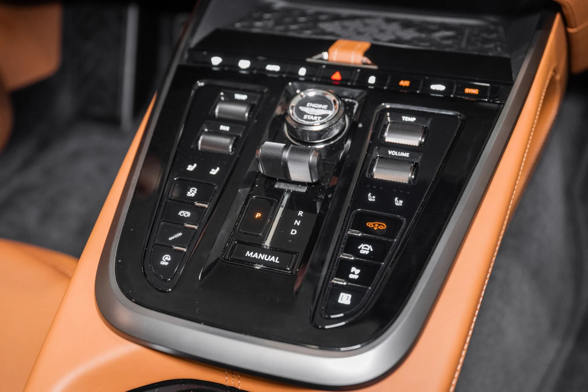 mph032_634668171_New_2026_Aston_Martin_DBX_707_1786372165_3a0126e33c