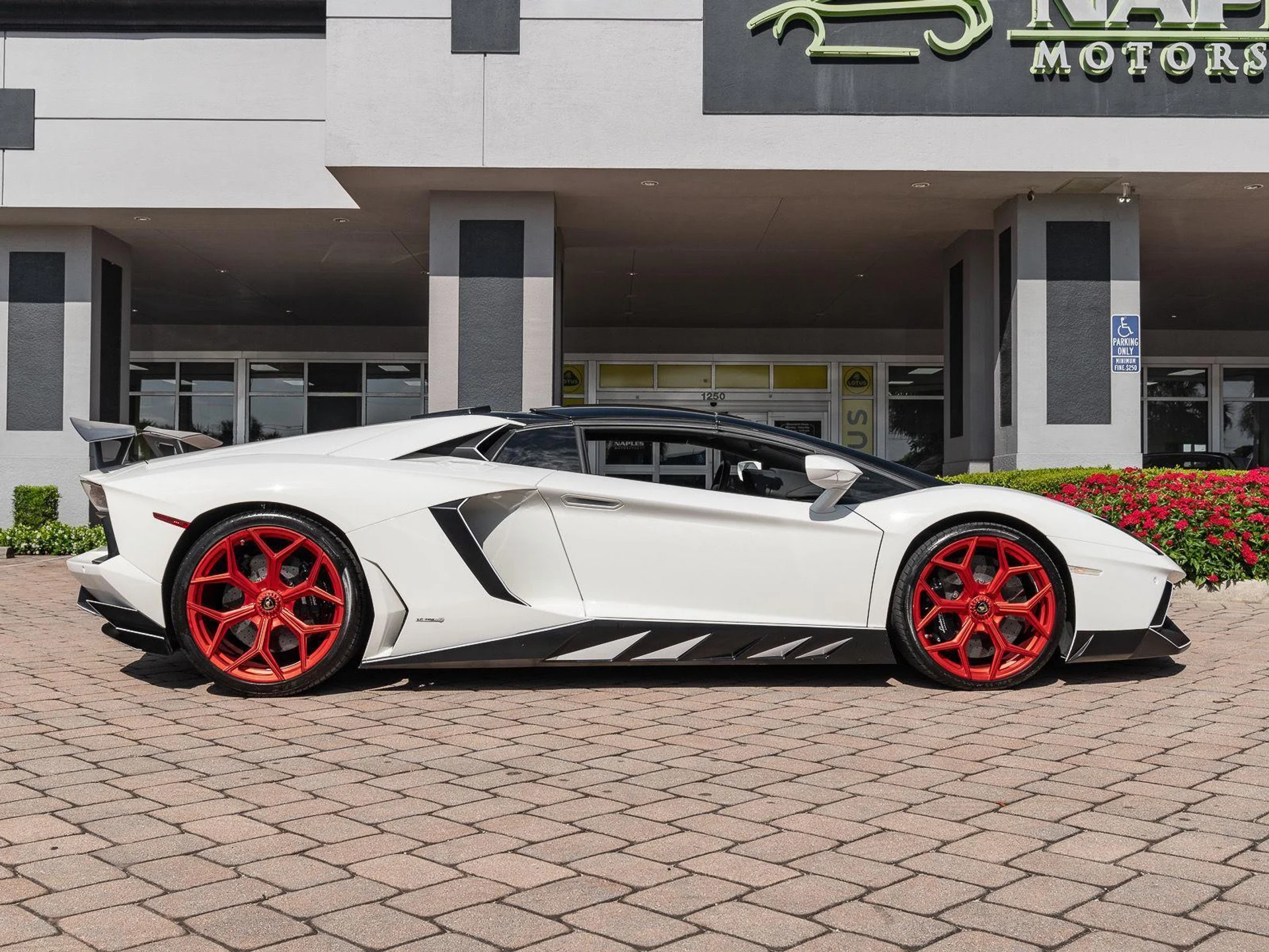 mph032_642455022_Used_2016_Lamborghini_Aventador_LP_700_4_1777082810_676f5d9594