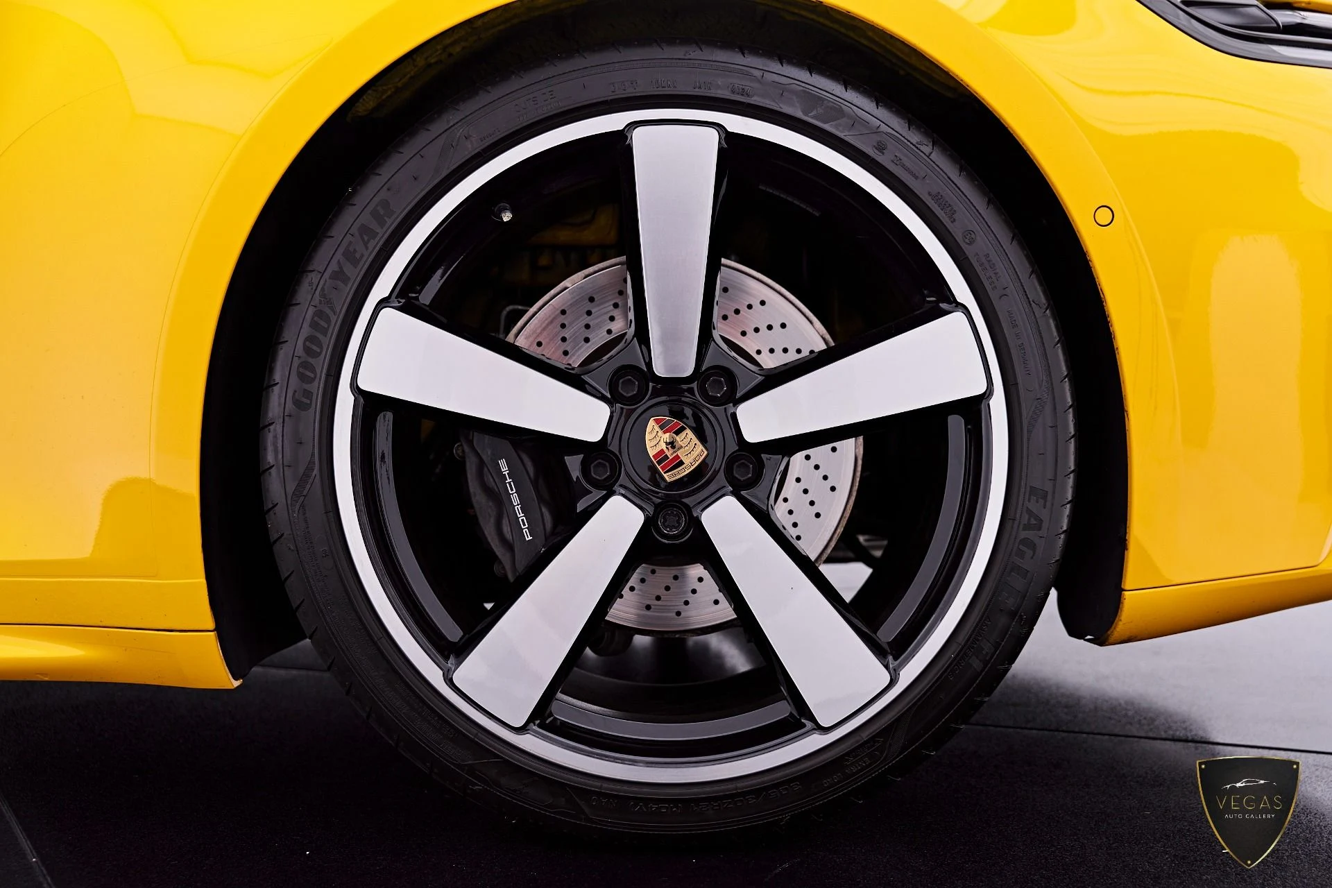 mph032_644439443_Used_2025_Porsche_911_Carrera_1784942507_e799d352b7