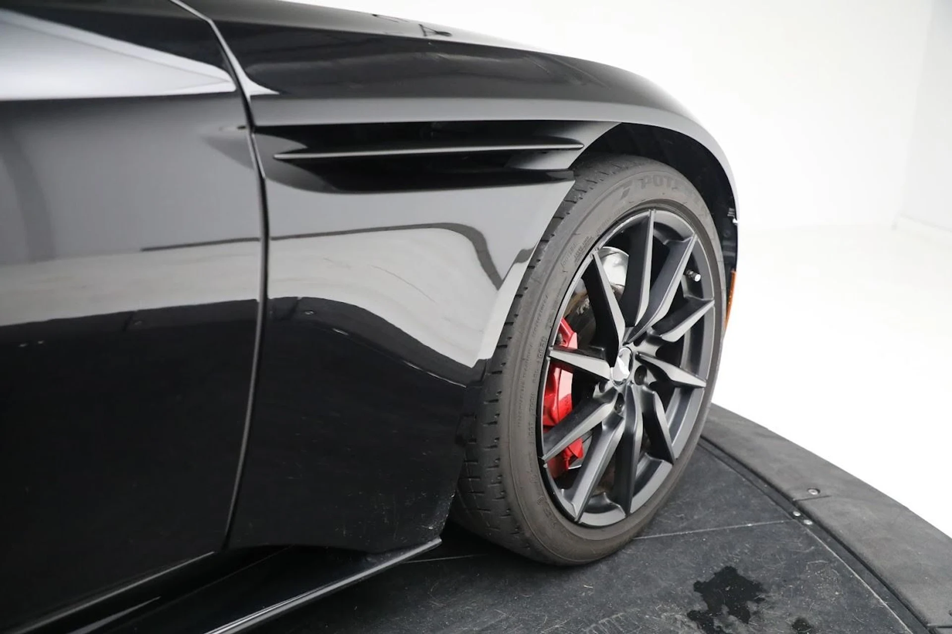 mph032_651620985_Used_2019_Aston_Martin_DB_11_Volante_991a5d3975