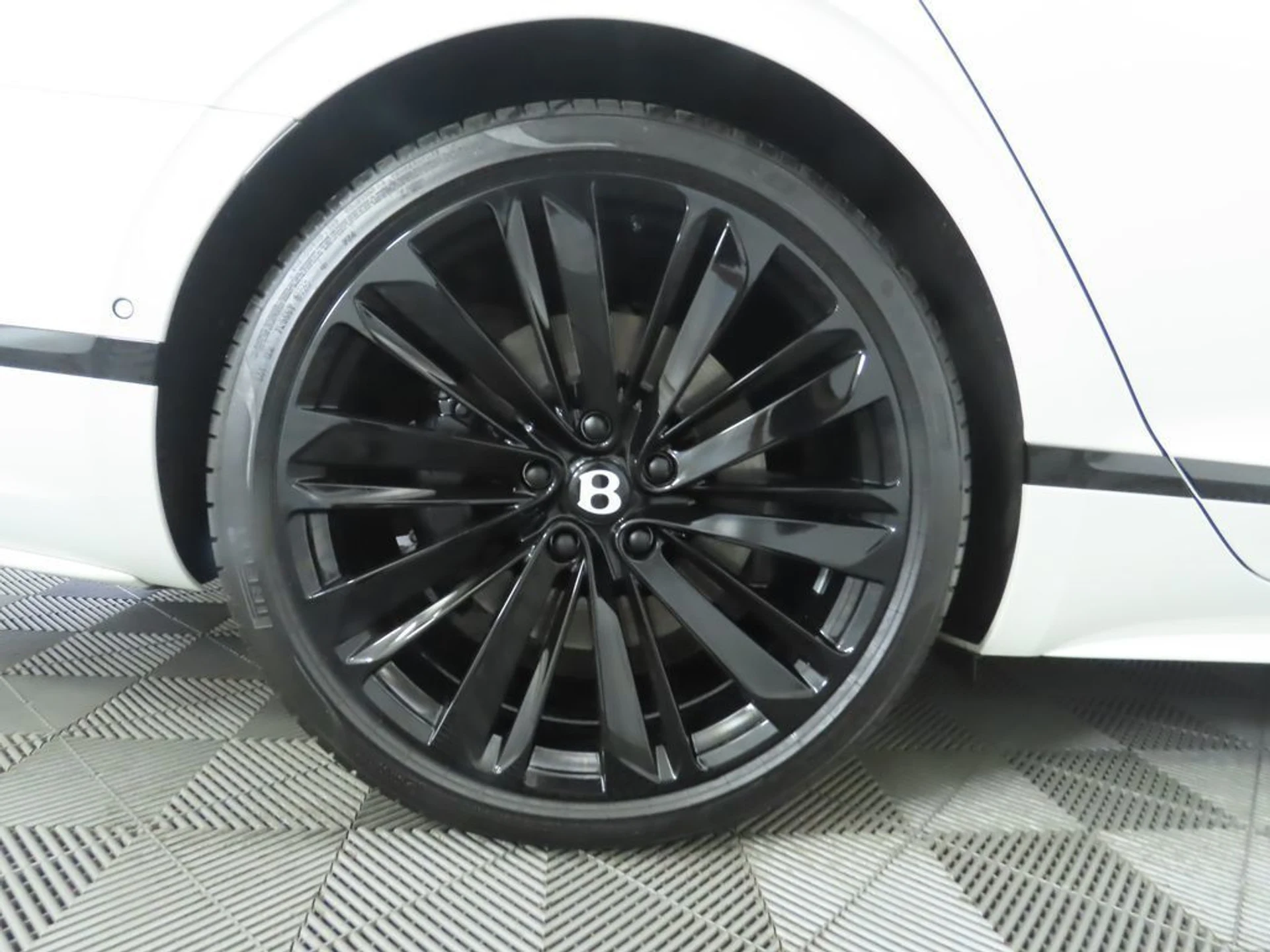 mph032_651740816_used_2025_bentley_flying_spur_speedsedan_8119_22969403_33_1024_8b1c6ff781