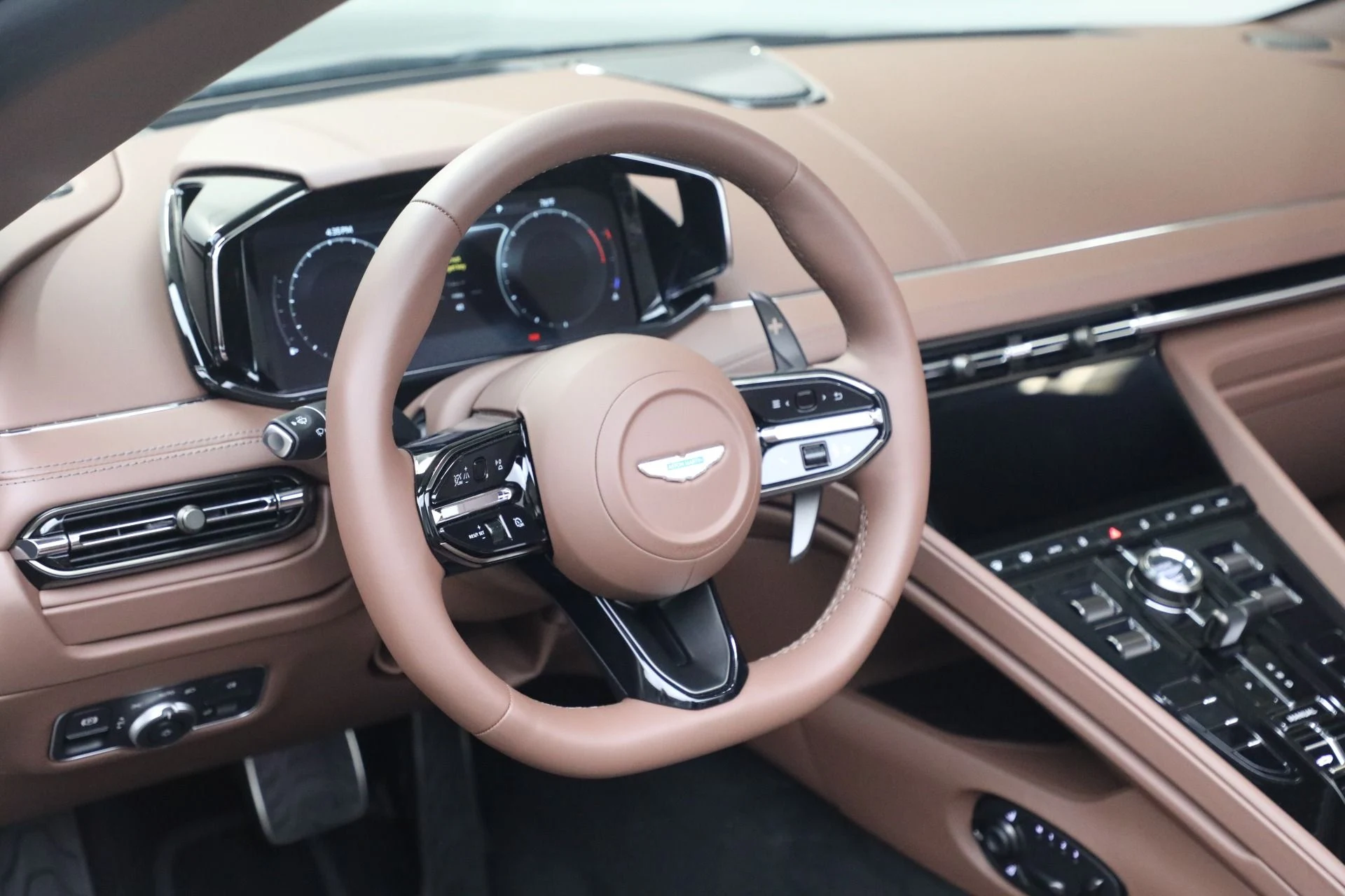 mph032_652198848_New_2026_Aston_Martin_DB_12_S_Volante_1787328919_5e7f637316