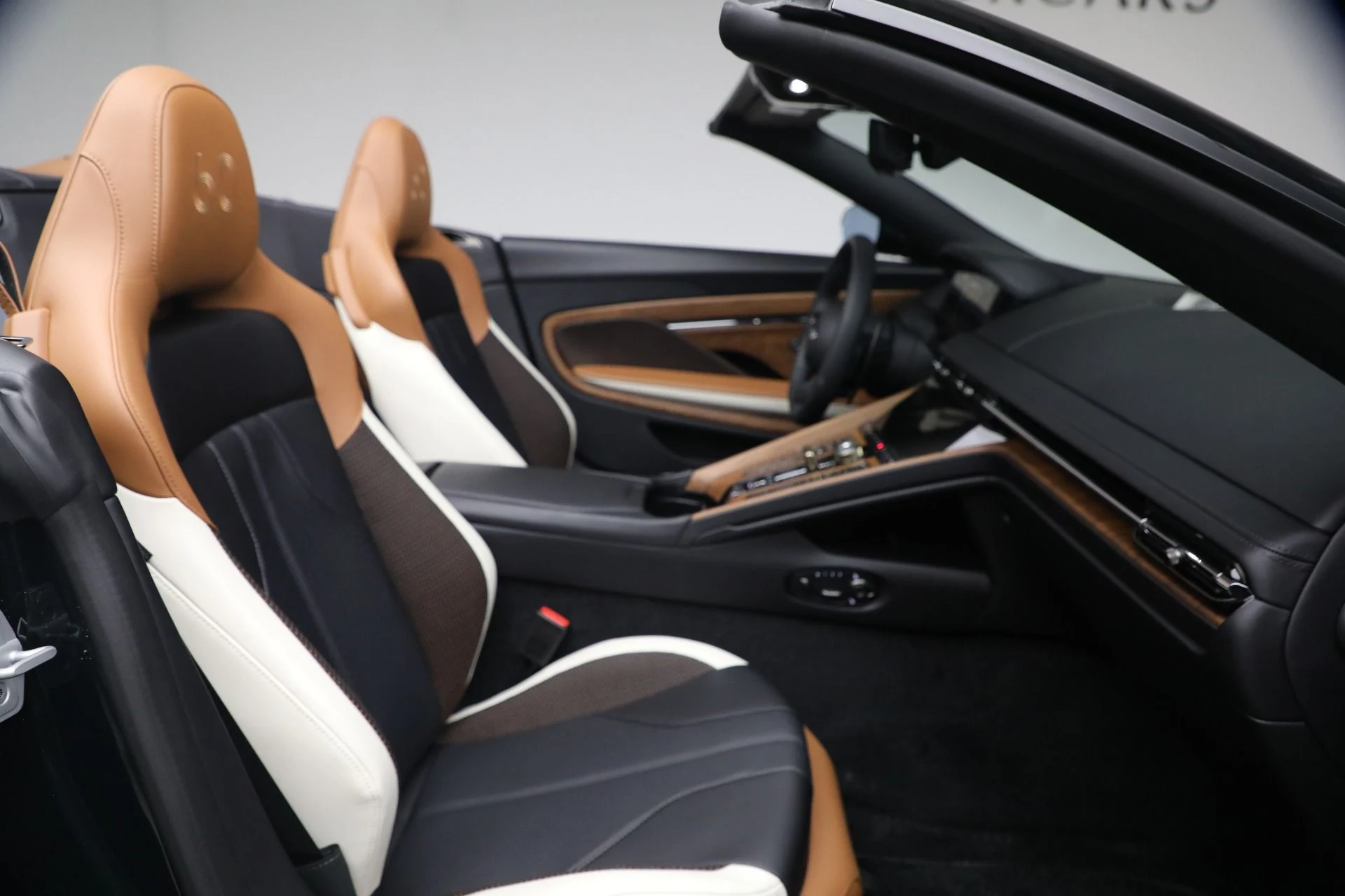 mph032_660453923_New_2026_Aston_Martin_DB_12_Volante_1769621875_f6cda84fa3