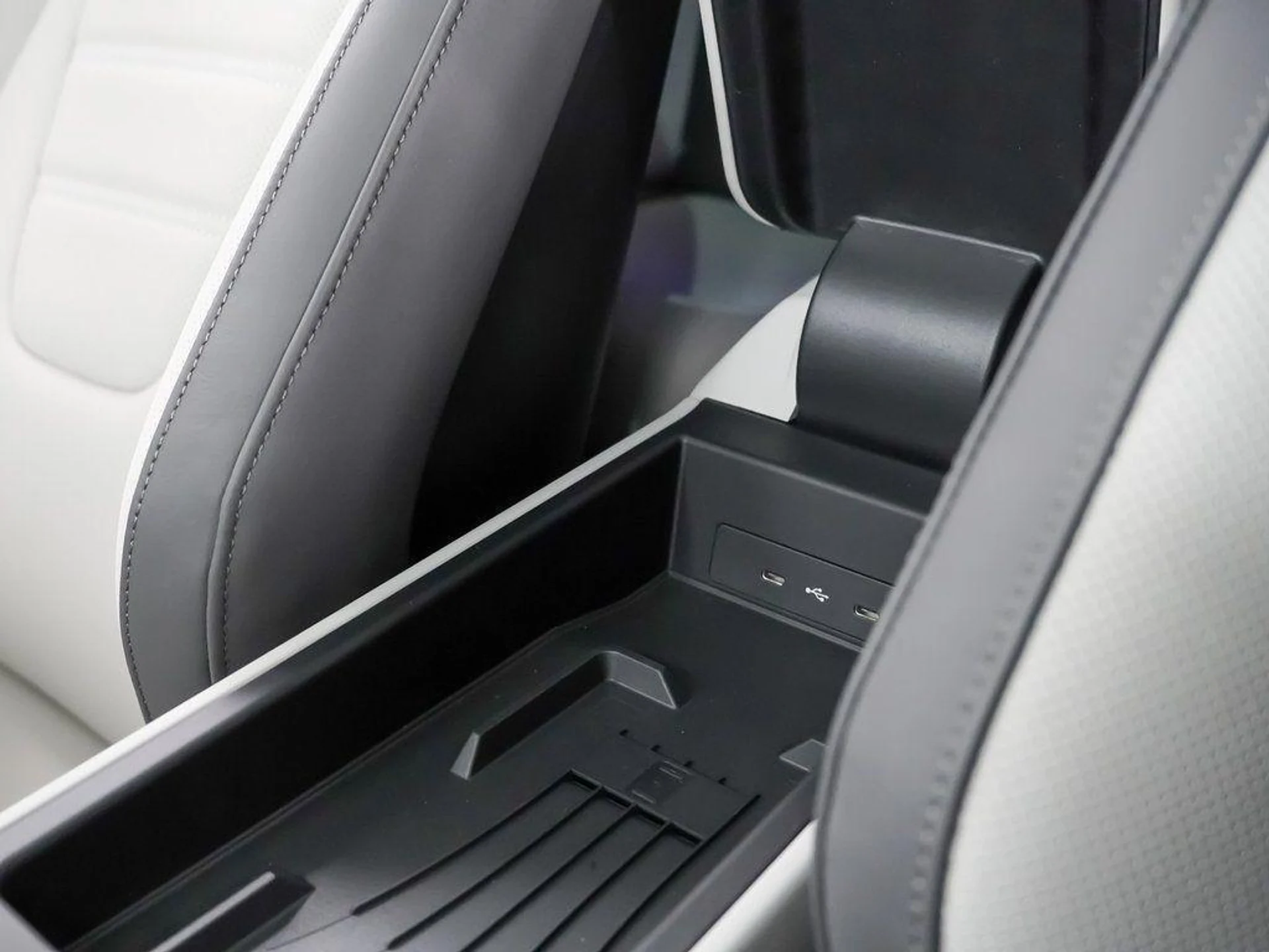 mph032_667238159_yf_RAU_4_HFKJ_Ag3_Nwwq_Pw_RH_Ry4_S8_c79b548989