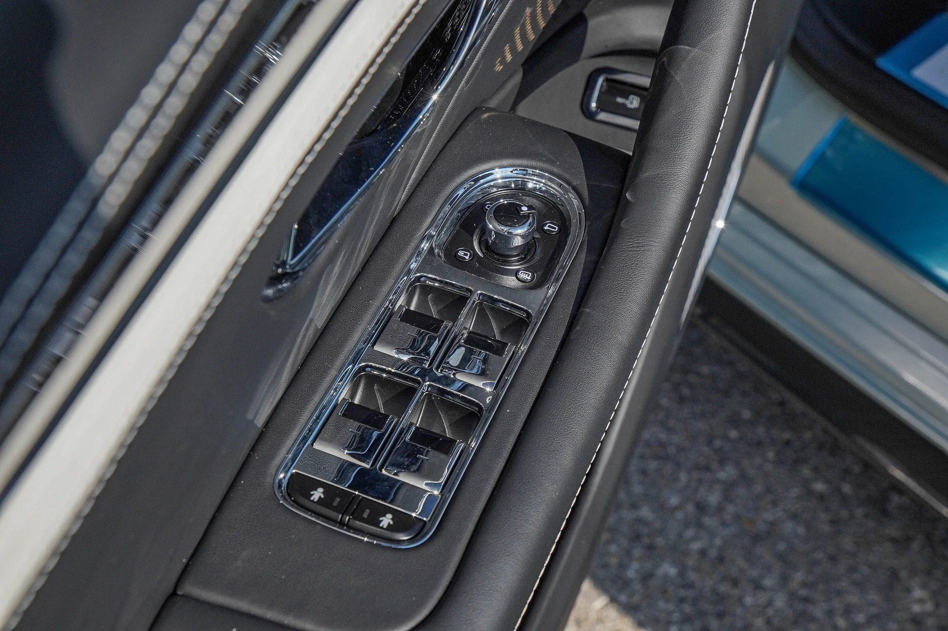 mph032_66984613_Hi_Tech_Luxury_Imports_LLC_SCBBR_6_ZG_7_TC_024366_image_32_de474070d2
