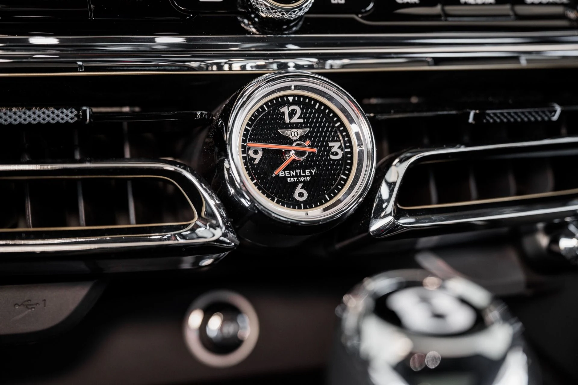 mph032_673866991_Used_2022_Bentley_Flying_Spur_V8_1694798625_40e3c59ca0