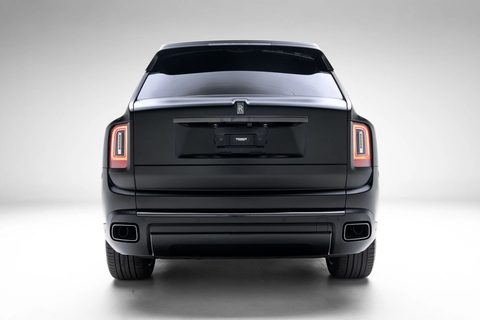 mph032_689419956_Used_2023_Rolls_Royce_Black_Badge_Cullinan_1775515525_a71a8dc147