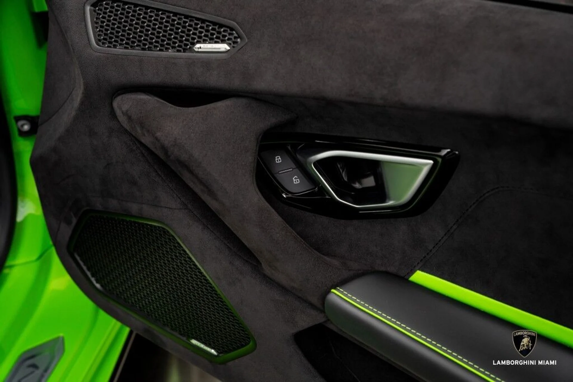 mph032_700045370_53c5efbc1bf90a49c7c9481be8a3c709_268ff1a38d