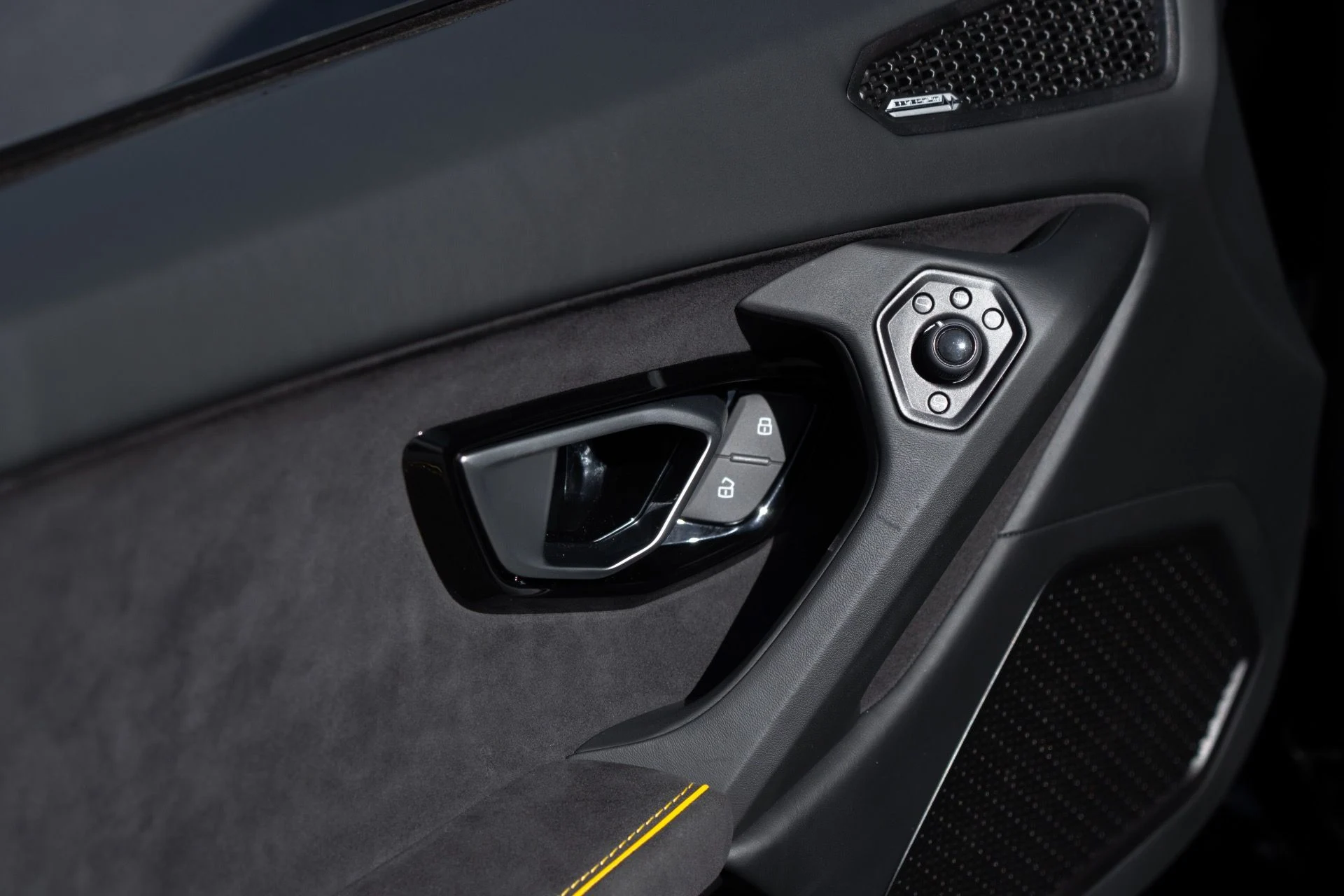 mph032_714576085_Used_2022_Lamborghini_Huracan_EVO_1764129423_4c74de3020