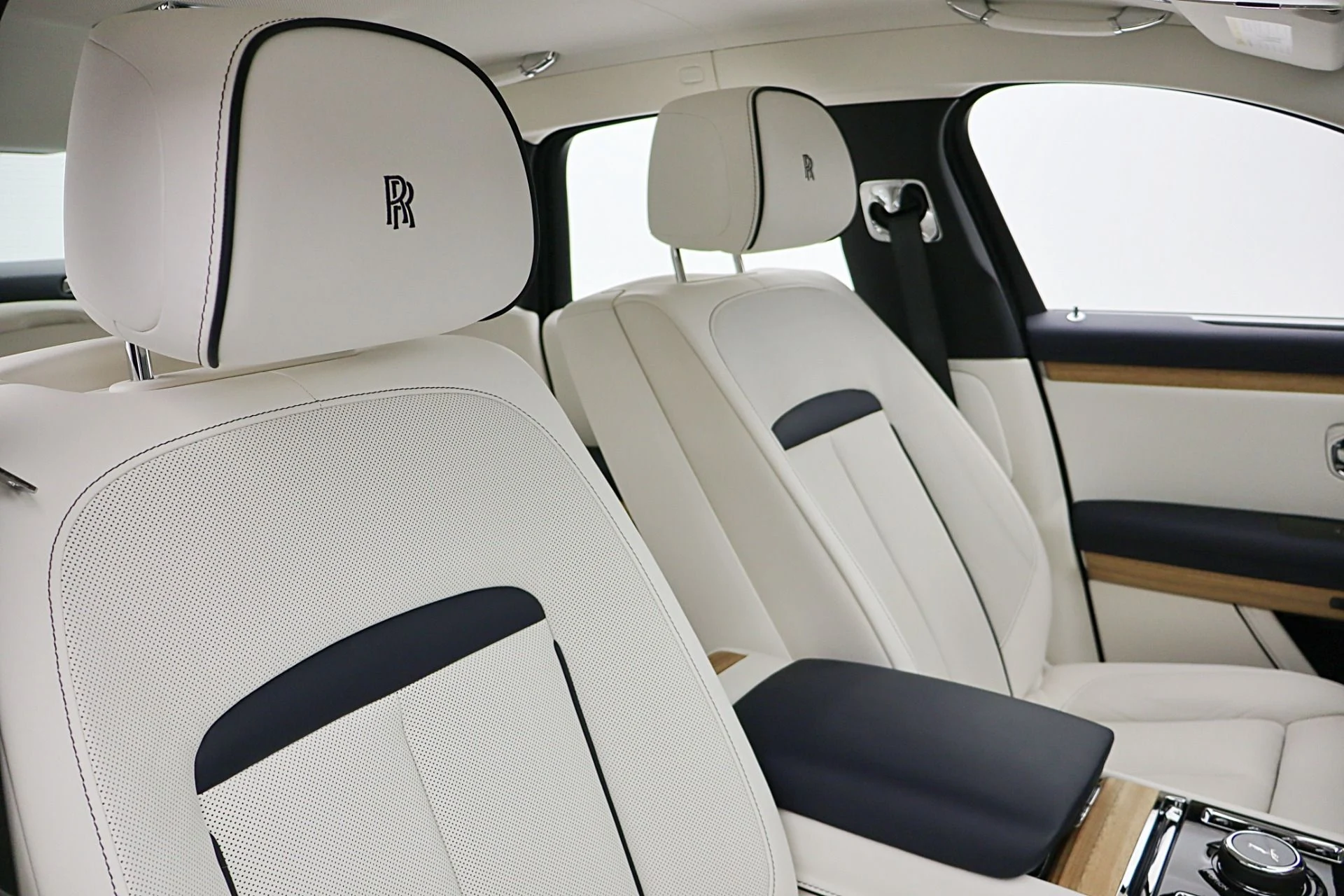 mph032_724109953_New_2025_Rolls_Royce_Ghost_LEASE_OPTIONS_AVAILABLE_c6ce708c86