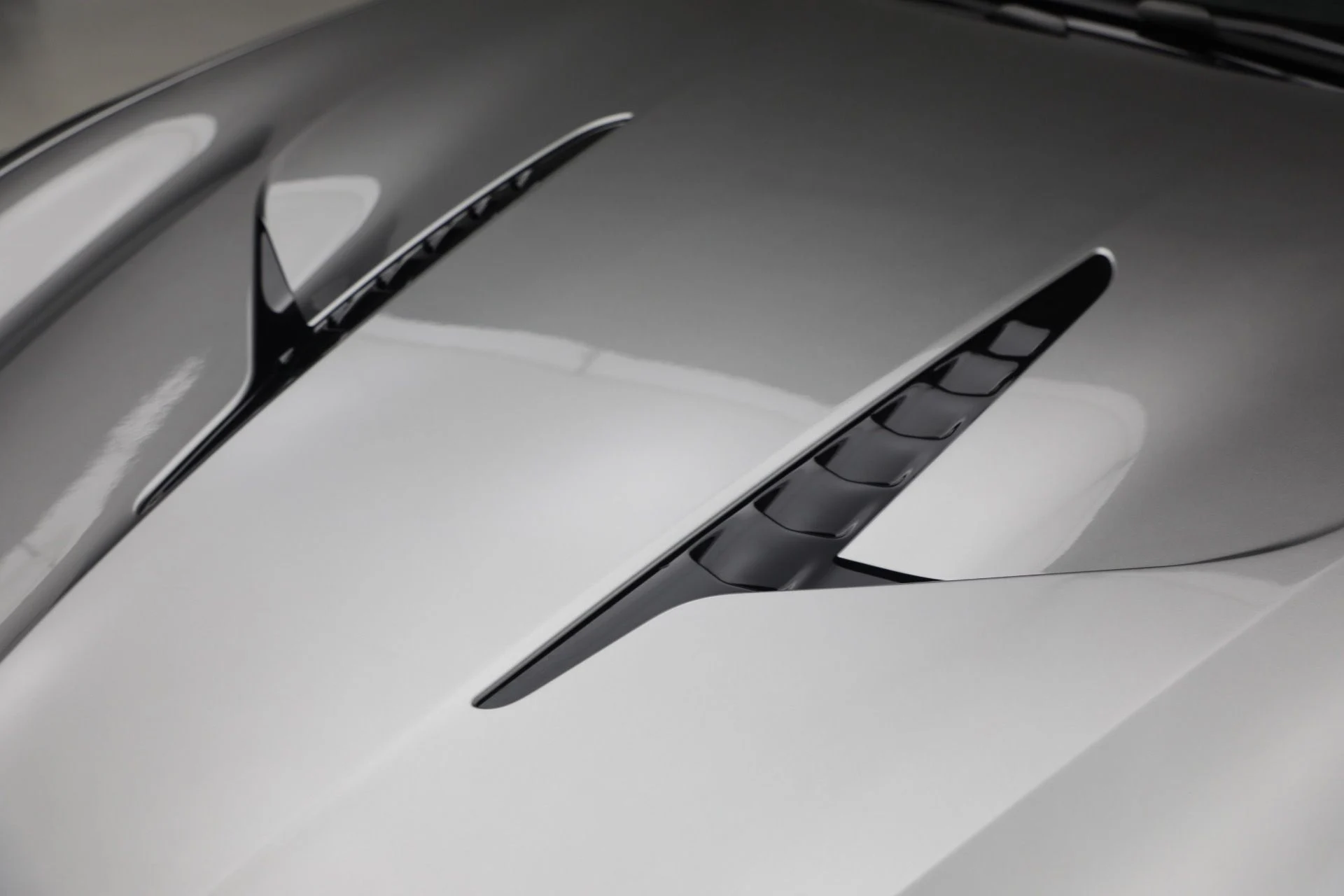 mph032_741809840_New_2026_Aston_Martin_Vanquish_1767630425_d0aadddf00