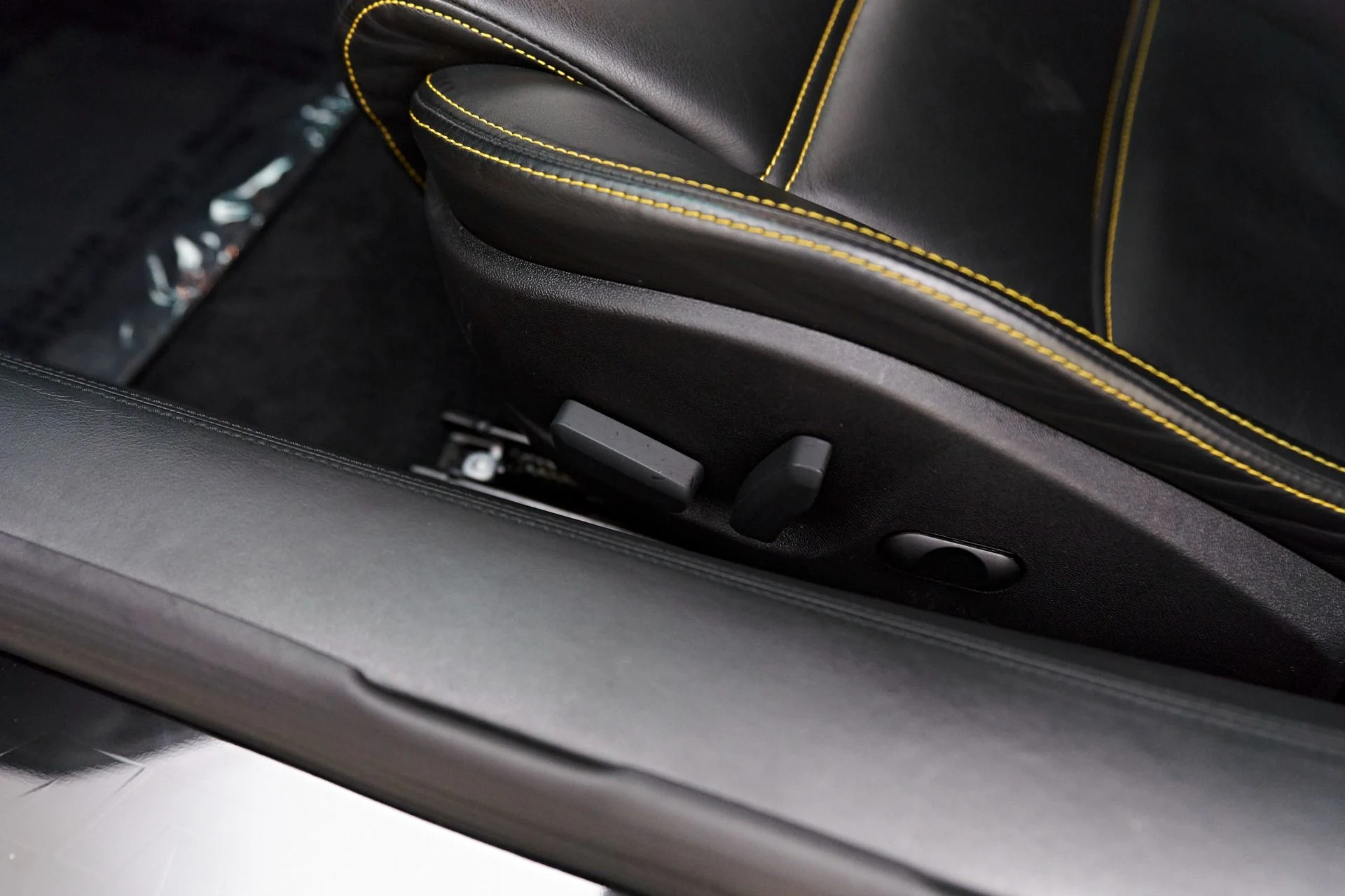 mph032_741990067_Used_2005_Lamborghini_Gallardo_1703127301_0e0c9e0feb