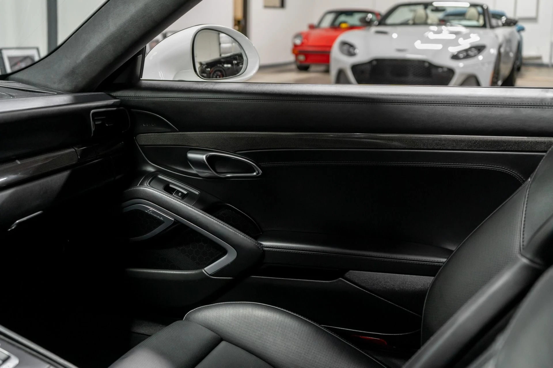 mph032_743281743_Used_2016_Porsche_911_Turbo_S_1757446790_4c6fef7b93