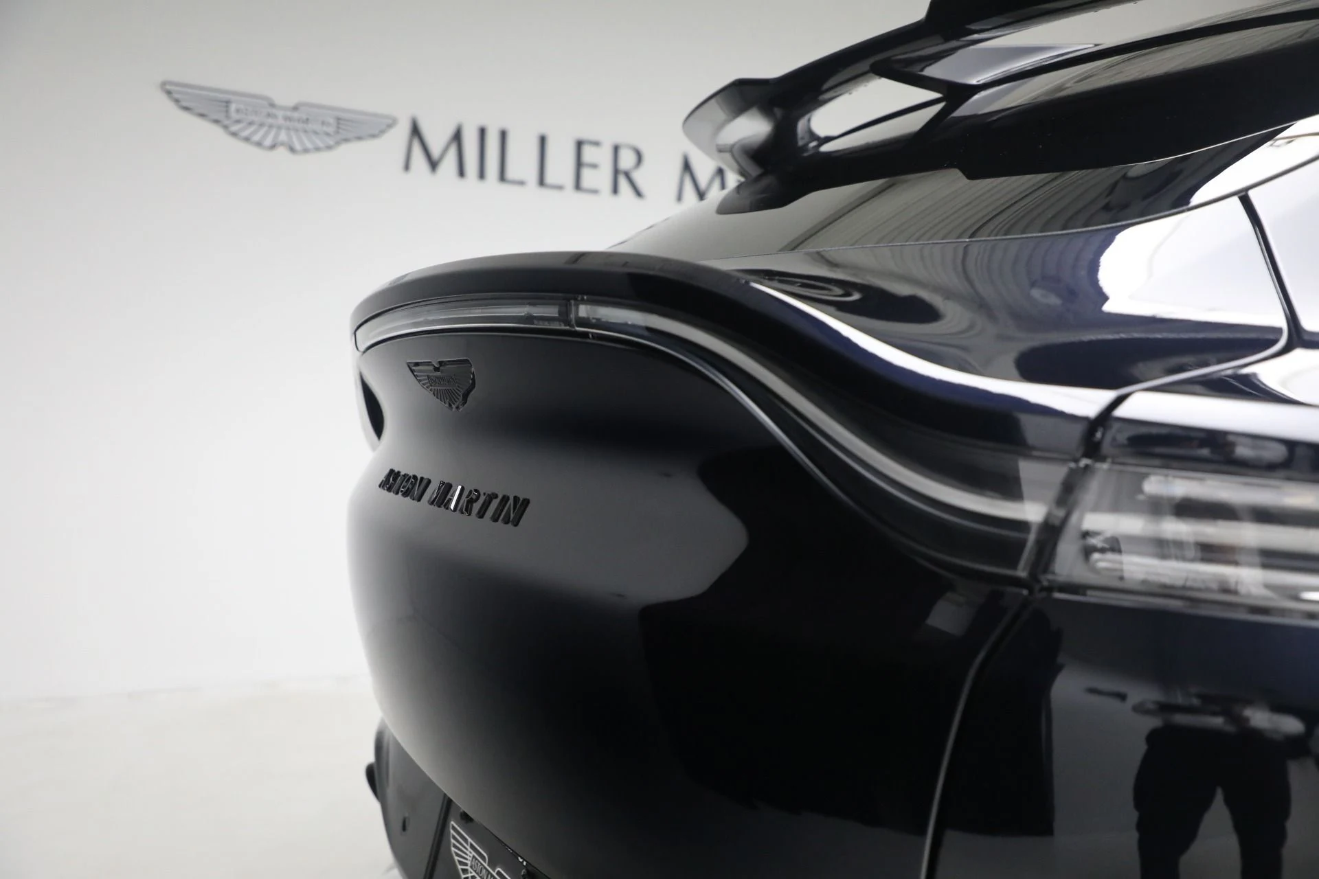mph032_759504281_New_2025_Aston_Martin_DBX_707_63176a385a