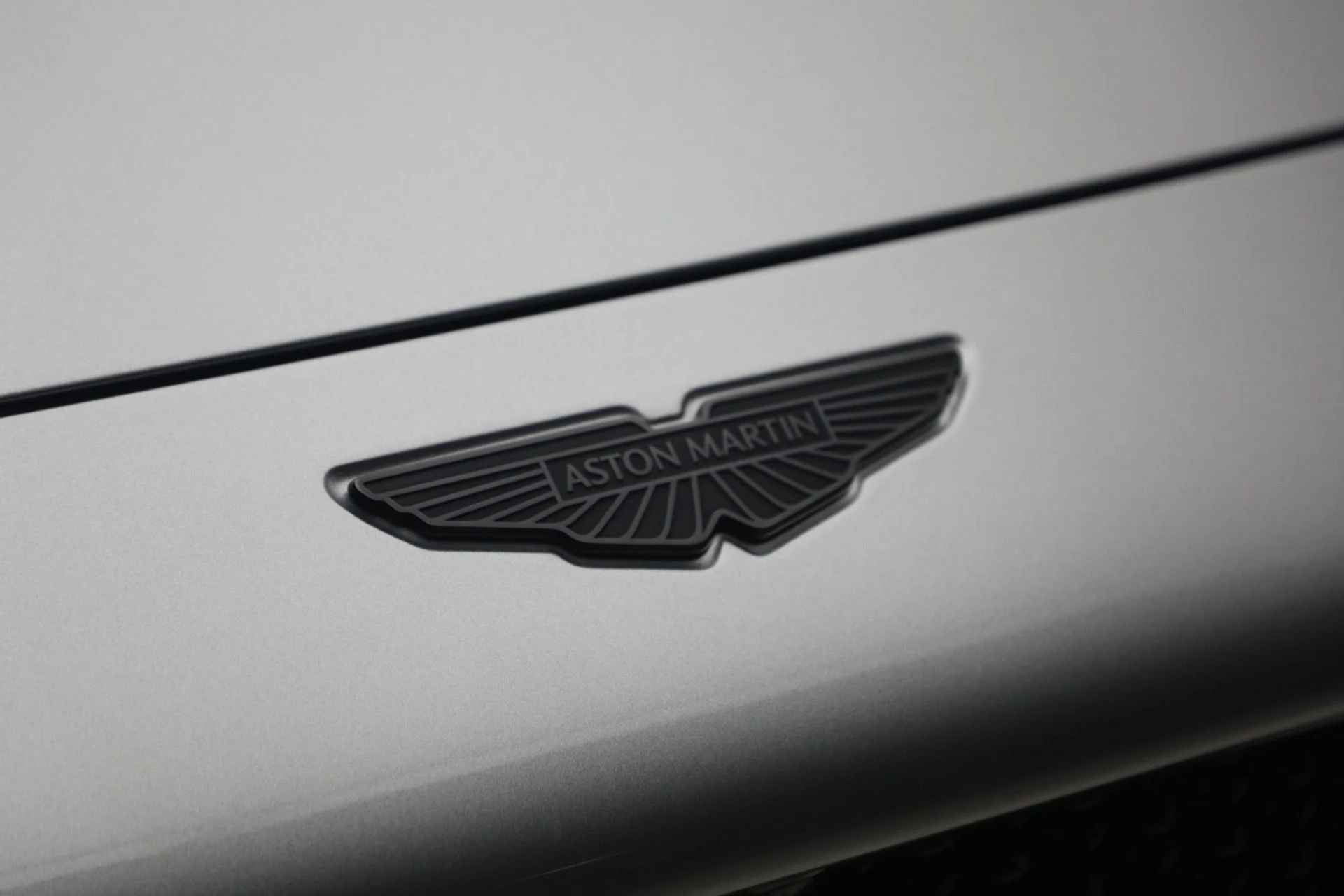 mph032_769635806_New_2026_Aston_Martin_DBX_S_1779192490_8dc15f17aa