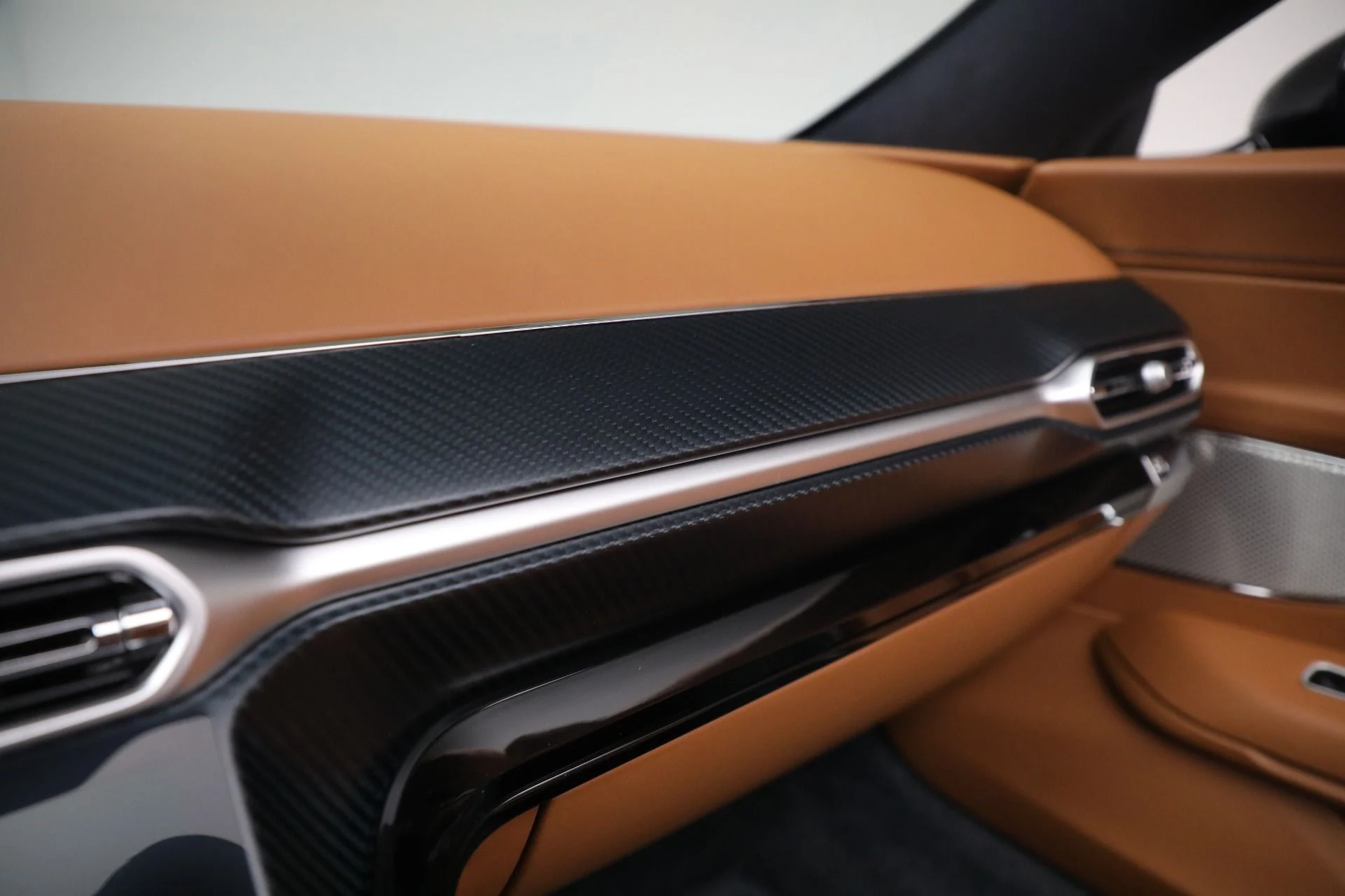 mph032_77037187_New_2026_Aston_Martin_Vantage_Roadster_1762206604_f07fab84e2