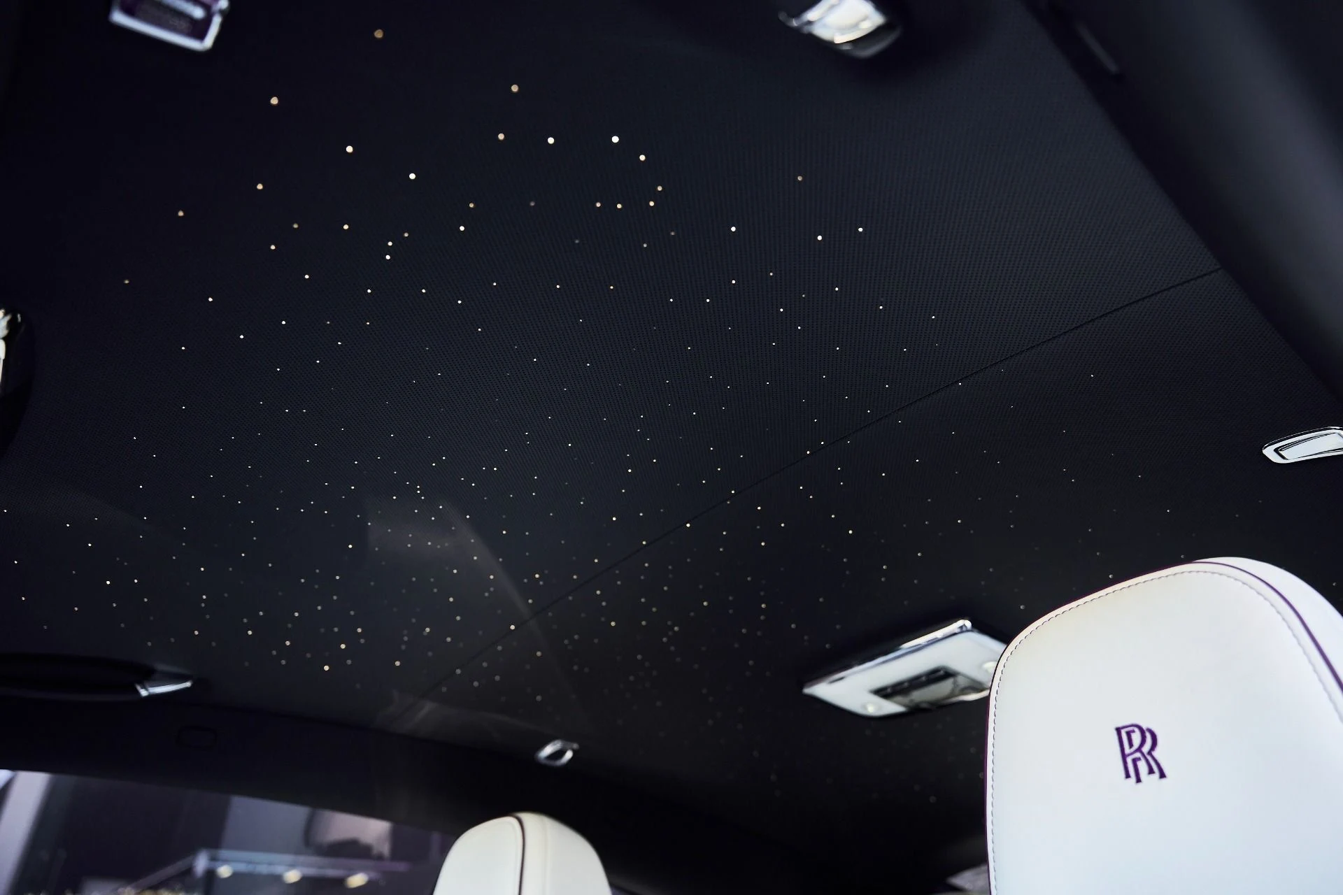 mph032_77322939_Used_2024_Rolls_Royce_Spectre_Base_1771724483_8b61f8b163