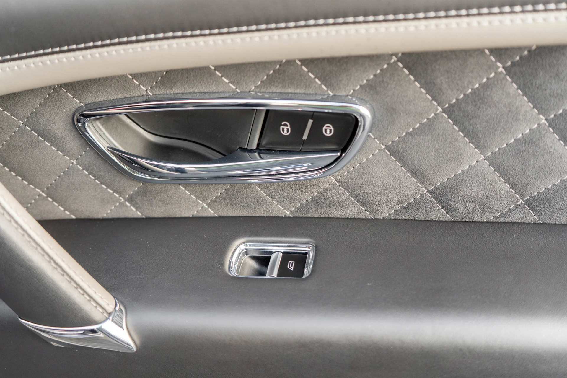 mph032_775144149_33_69ccde7189