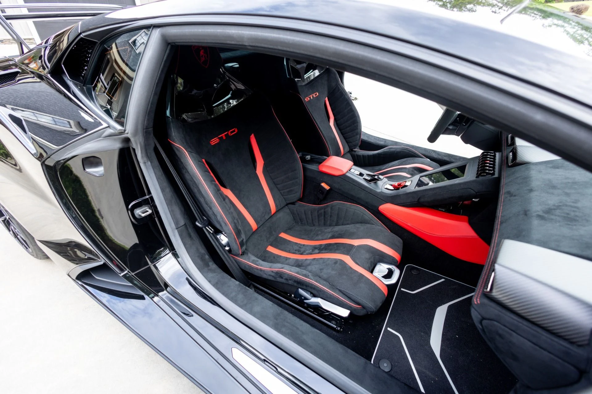 mph032_782817128_Used_2021_Lamborghini_Huracan_STO_1781723231_08b5f14933