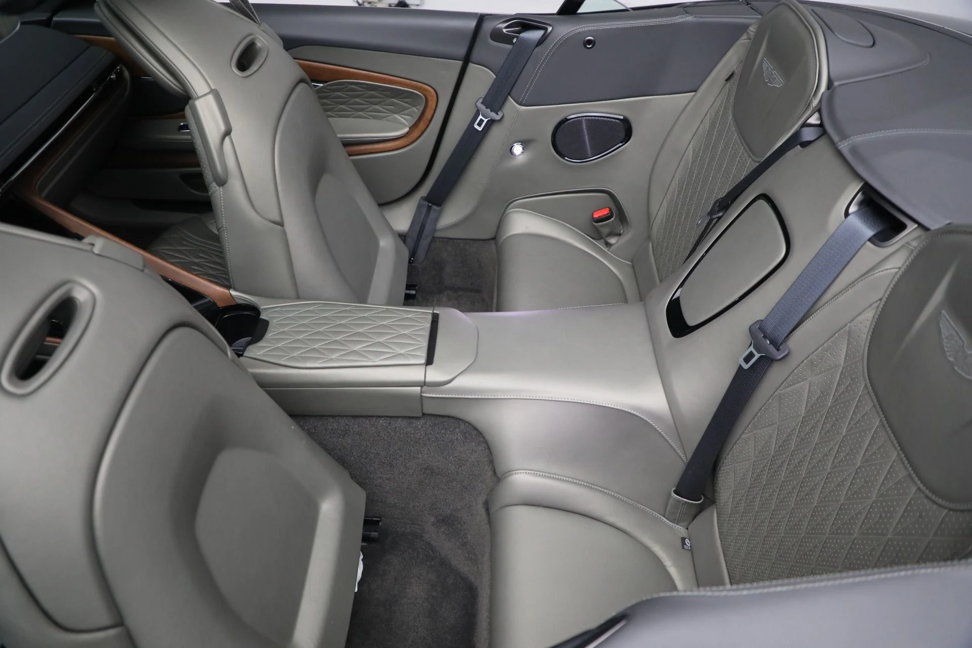 mph032_810946707_New_2024_Aston_Martin_DB_12_Volante_ef53c9ab33