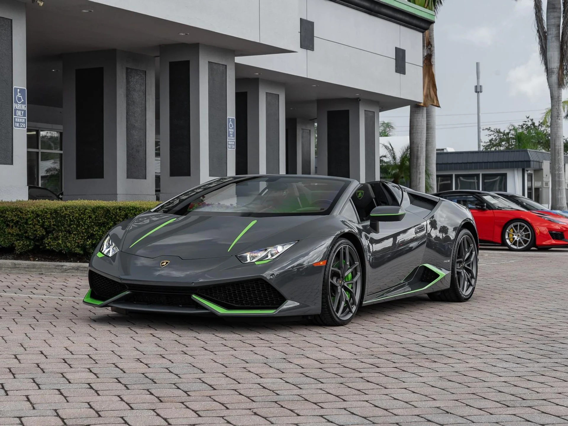 mph032_819964566_Used_2016_Lamborghini_Huracan_LP_610_4_Spyder_1756498269_981a1de1eb