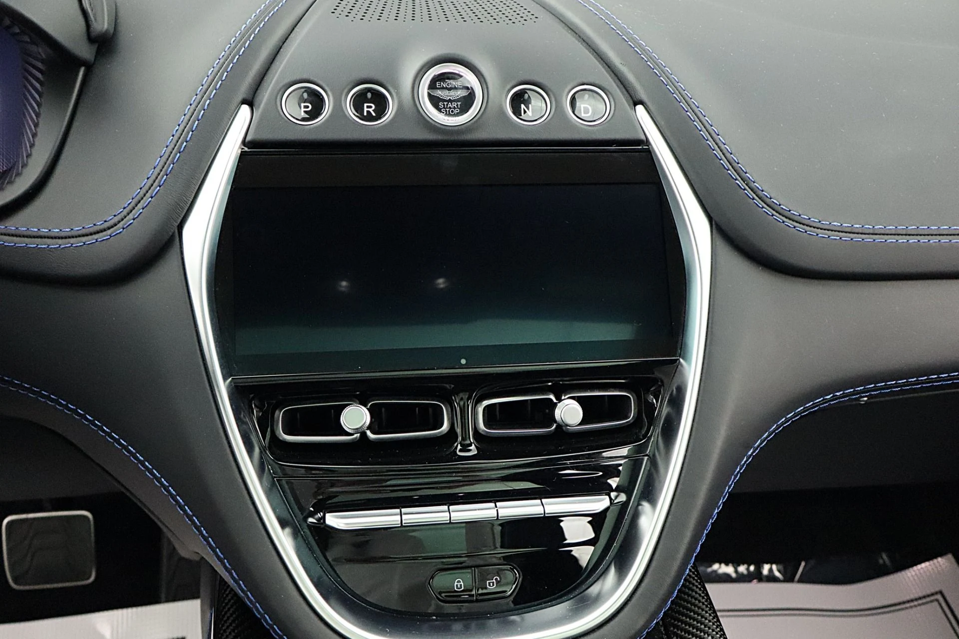mph032_828605904_Used_2023_Aston_Martin_DBX_707_b48d9830c1