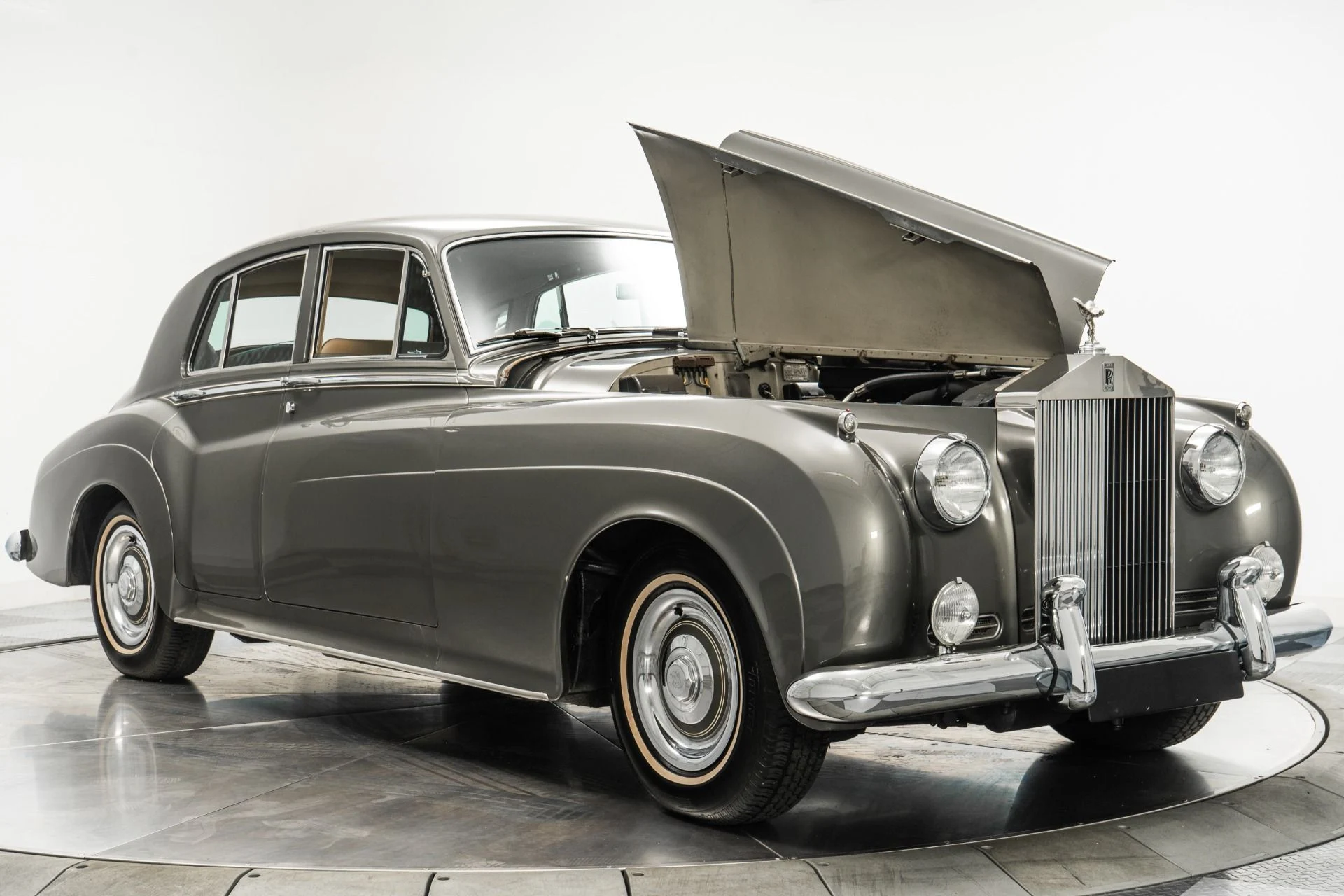 mph032_842977940_Used_1960_Rolls_Royce_Silver_Cloud_II_1757511500_4d1e5abf14