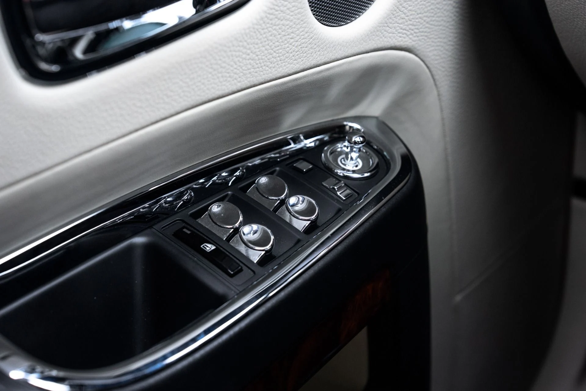 mph032_844724702_Used_2012_Rolls_Royce_Ghost_1774974810_d7ca8336f7