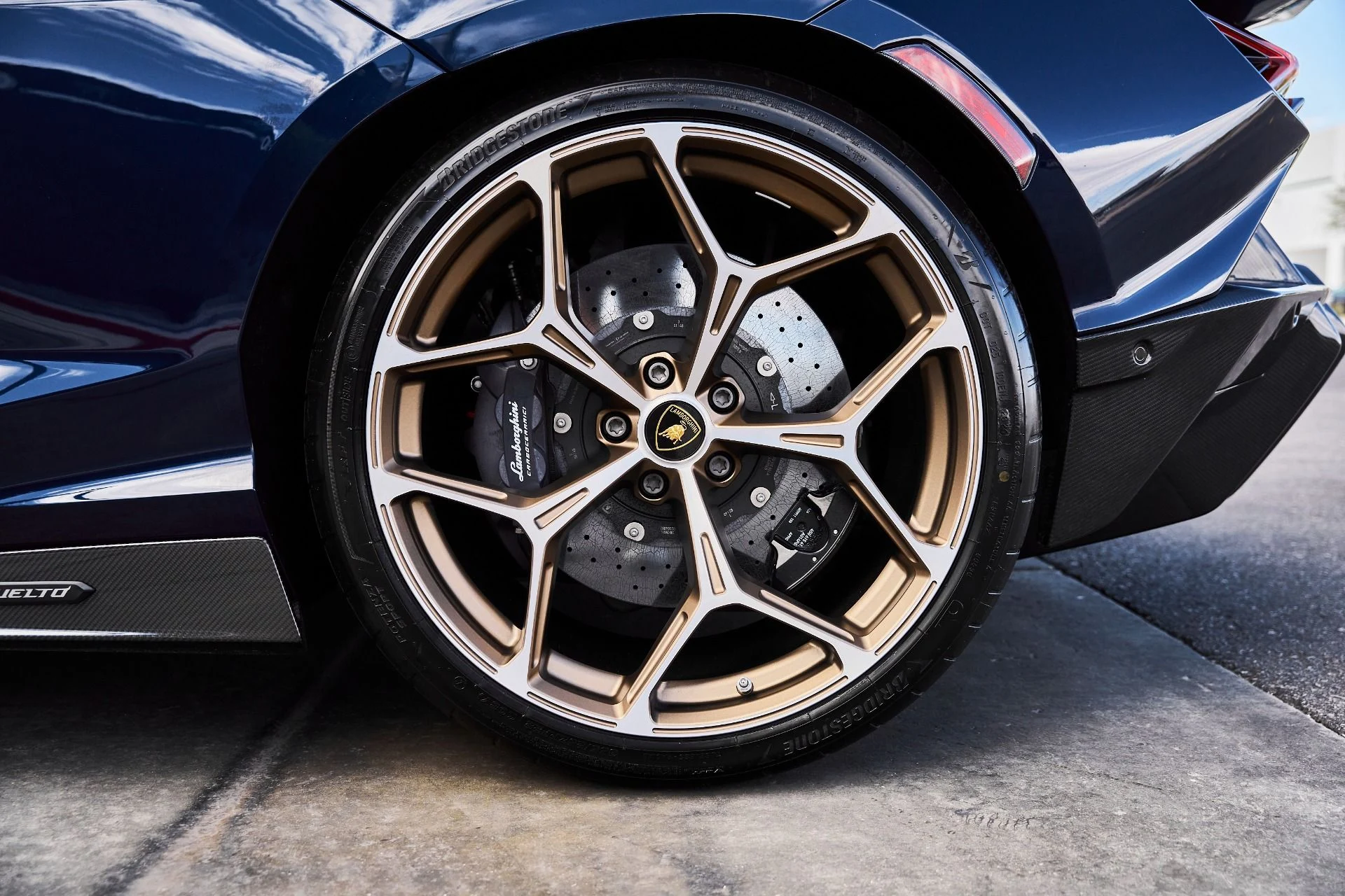 mph032_846553021_Used_2025_Lamborghini_Revuelto_Base_1777078109_8966994c16