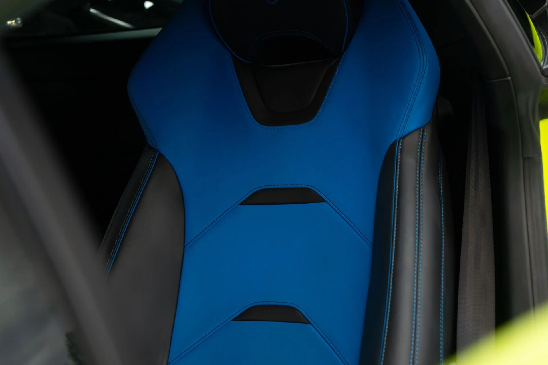 mph032_849729677_Used_2020_Lamborghini_Huracan_EVO_1764467710_d1eaf5dae4