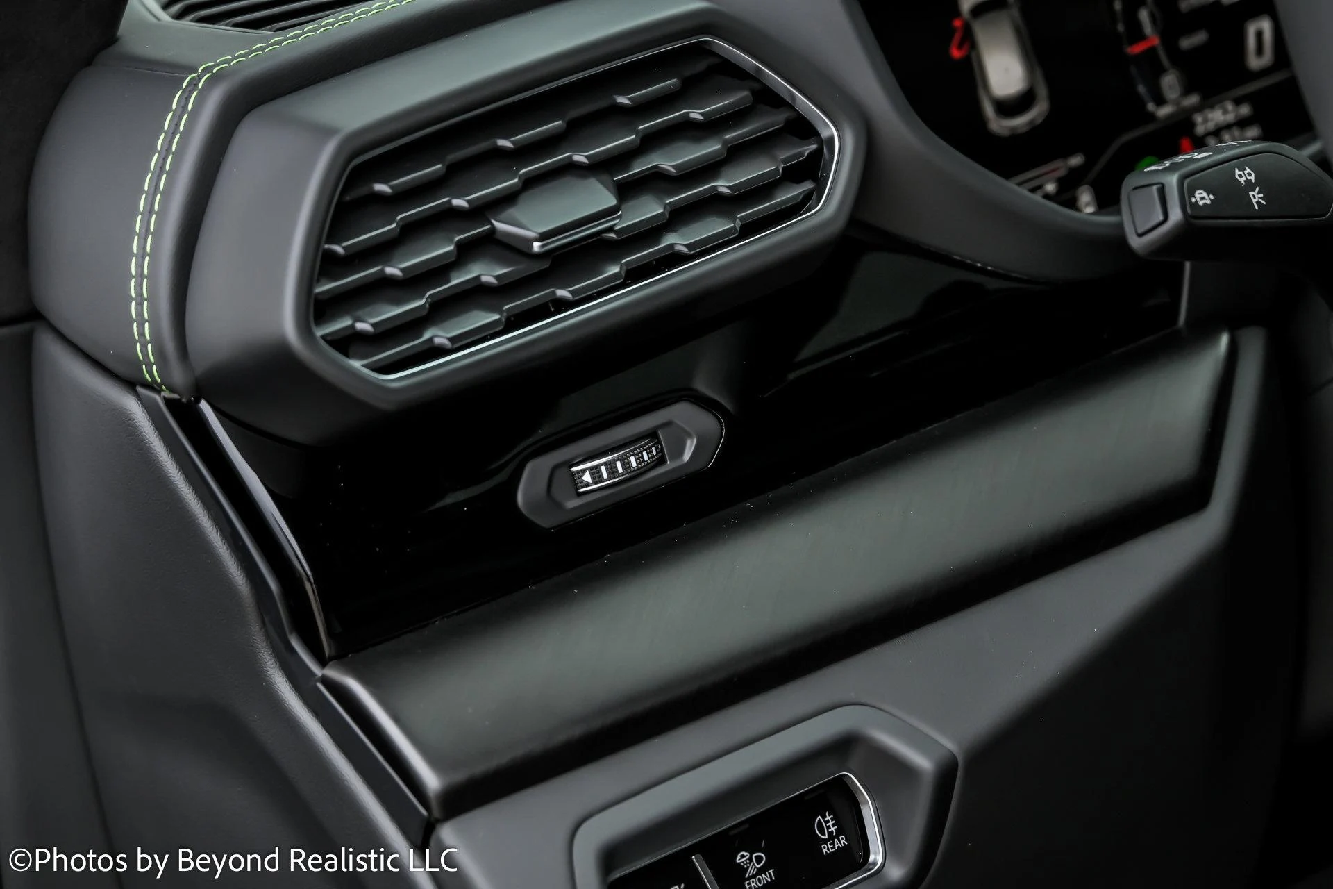 mph032_856942769_Used_2024_Lamborghini_Urus_S_1766655595_04e9689d3a