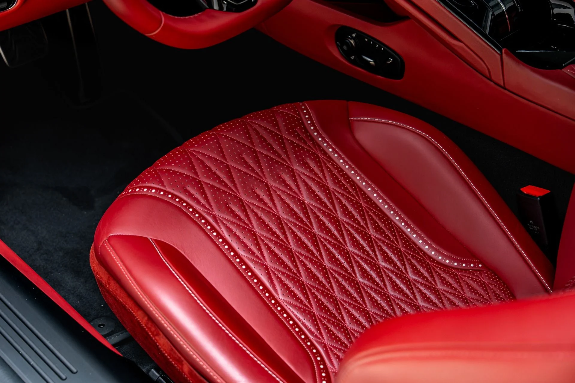 mph032_876339930_Used_2024_Aston_Martin_DB_12_V8_1784874907_54742b7858