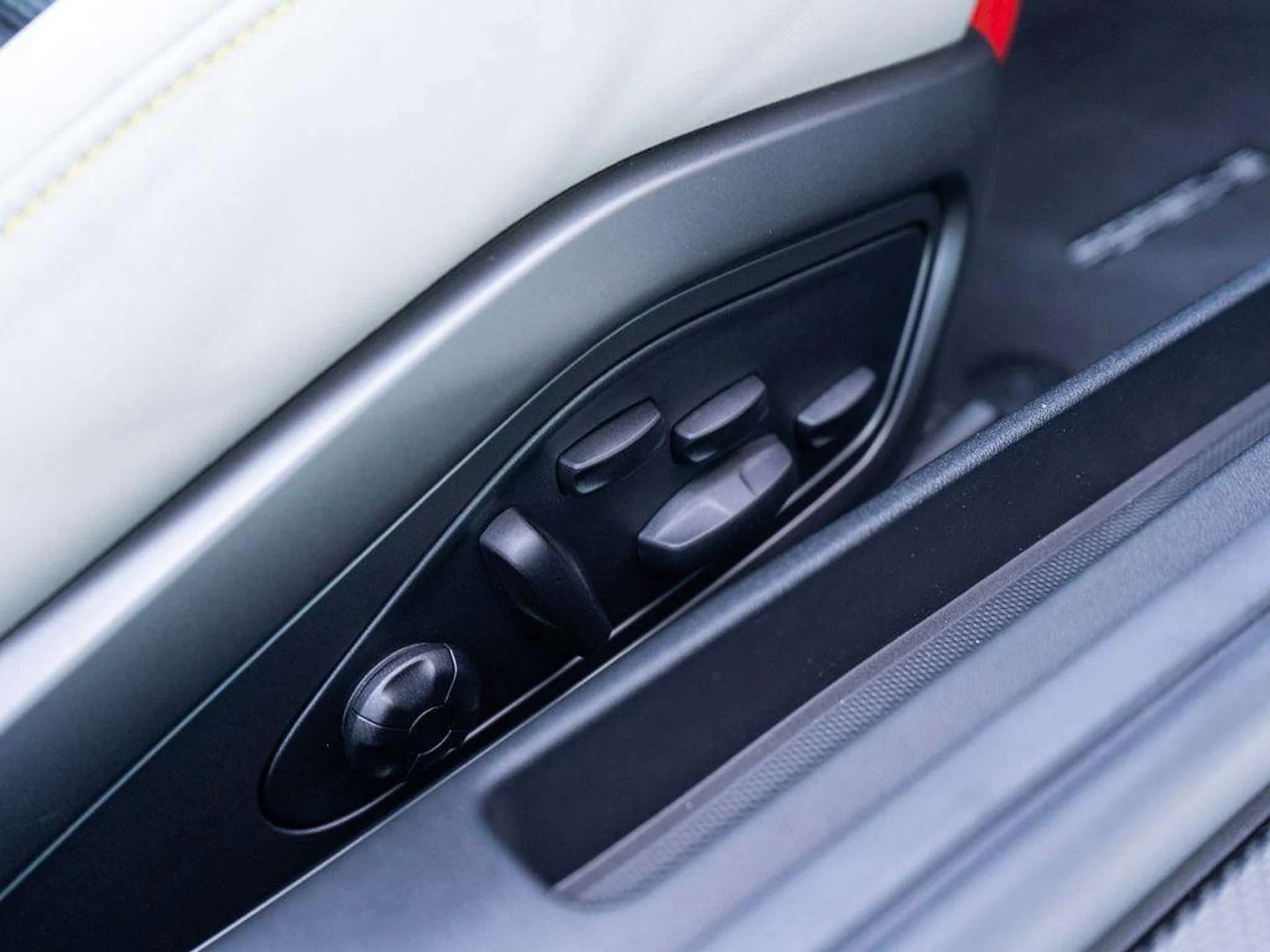 mph032_888888111_yc_Xaq_F_Bi_ELL_75_MOR_6_B4_Cs_D_Ix_EI_2589c7e26a