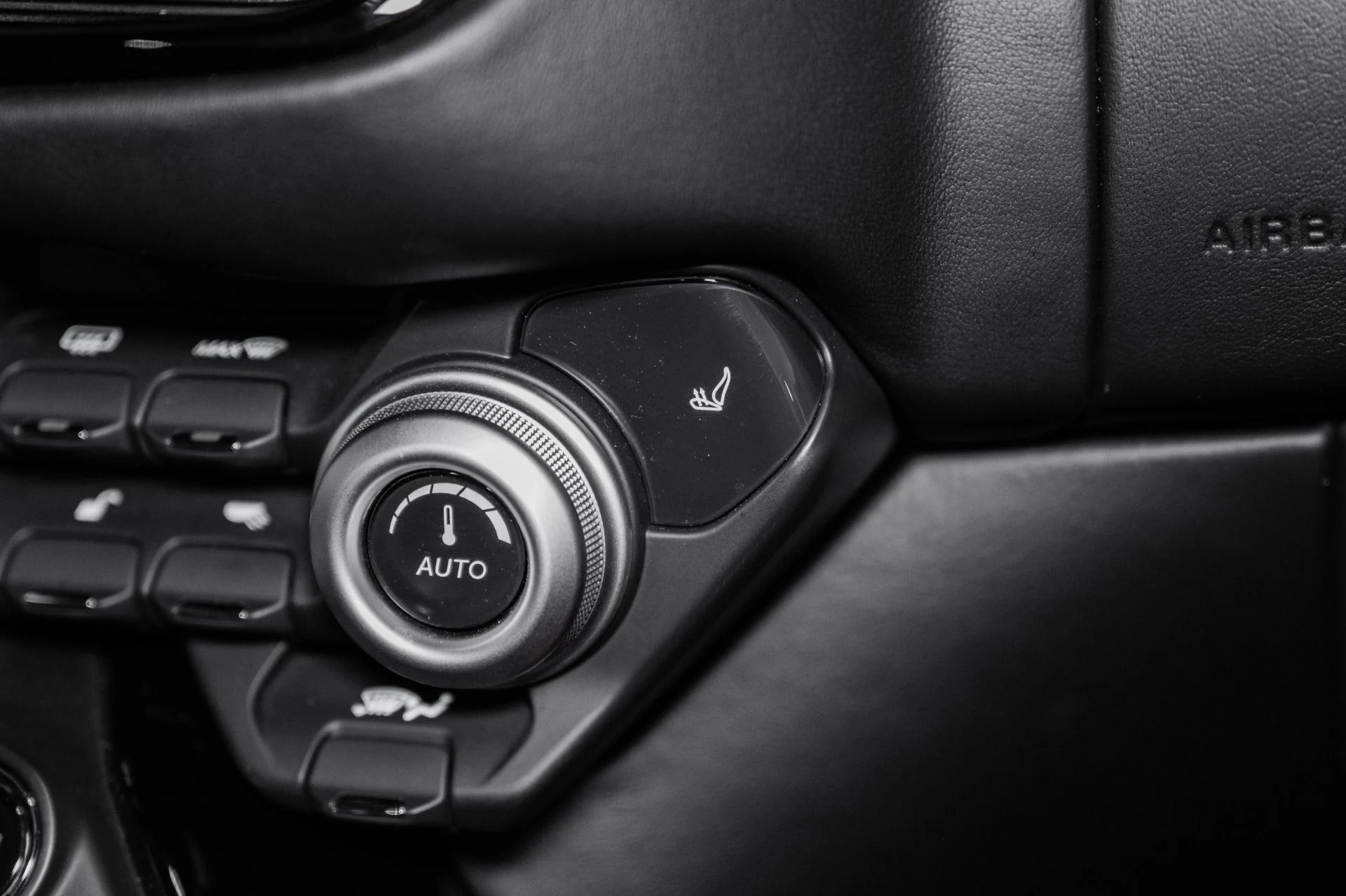 mph032_89009123_Used_2019_Aston_Martin_Vantage_1779799907_6745cc51a6
