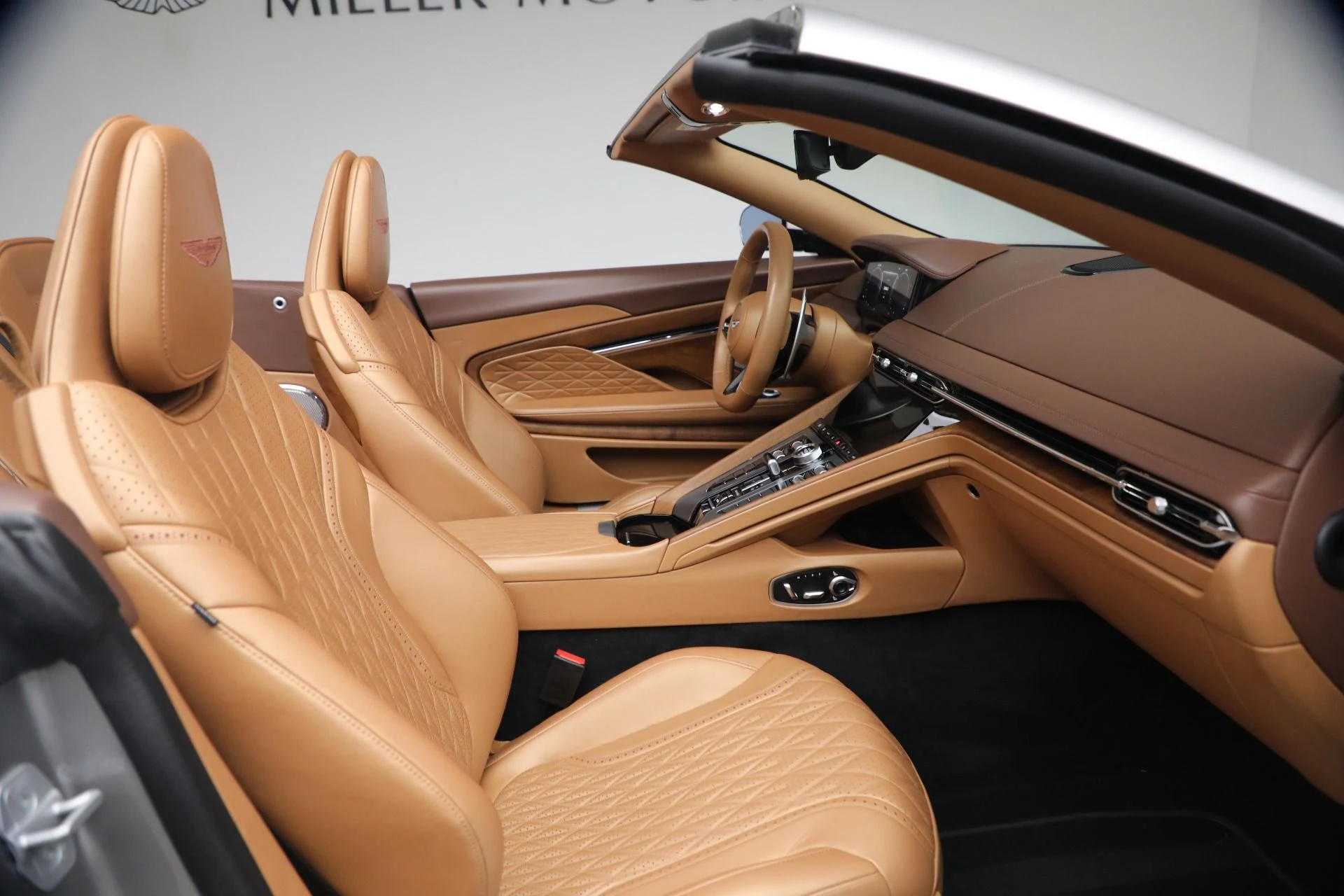 mph032_890297266_Used_2024_Aston_Martin_DB_12_Volante_1792860706_0367a66257