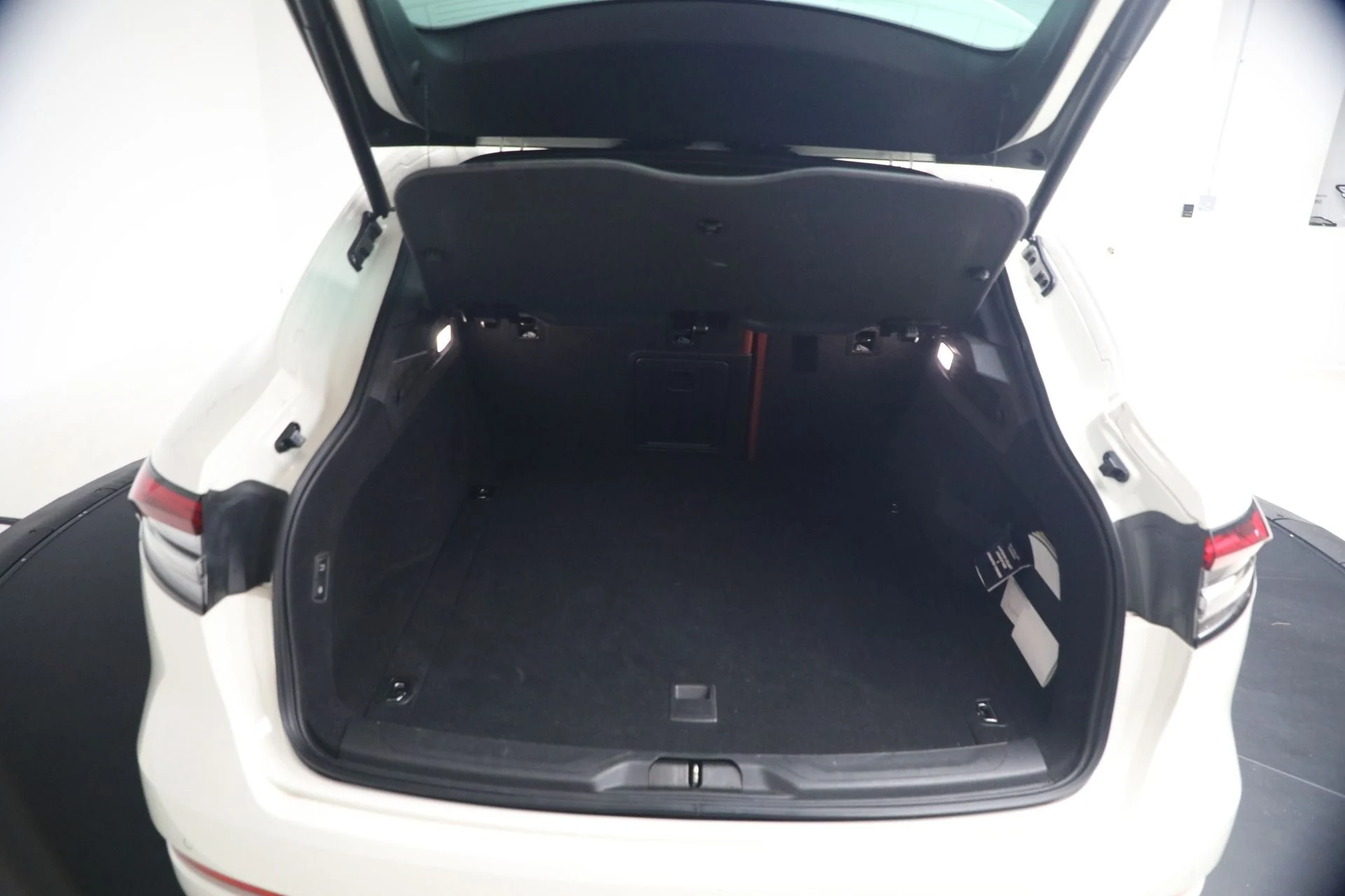mph032_895451119_Used_2023_Maserati_Levante_GT_1788557801_435a335de2