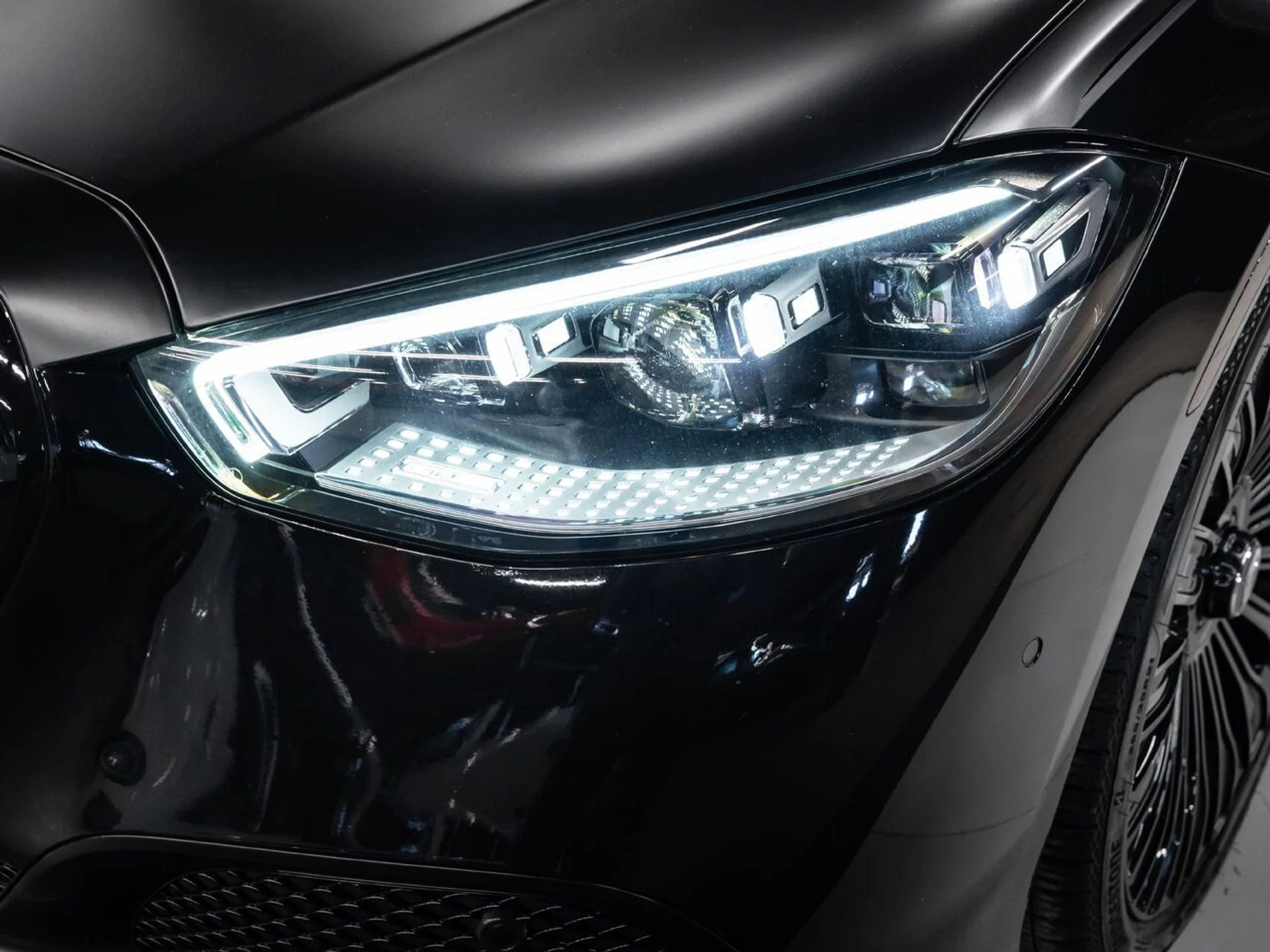 mph032_909552525_mercedes_benz_s_class_2023_0c31d0eca9