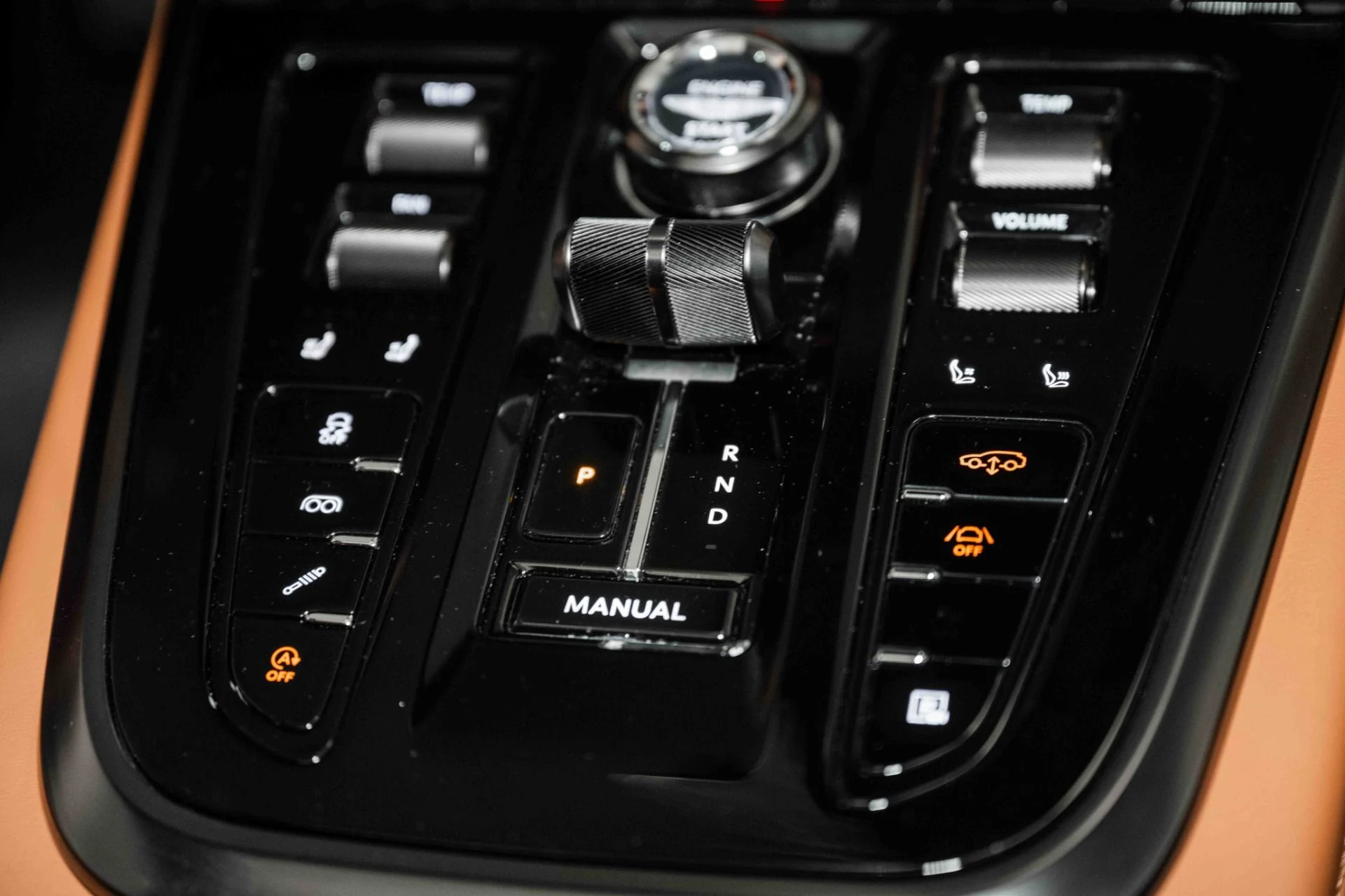 mph032_912390048_Used_2025_Aston_Martin_DBX_707_1730812755_d556043057