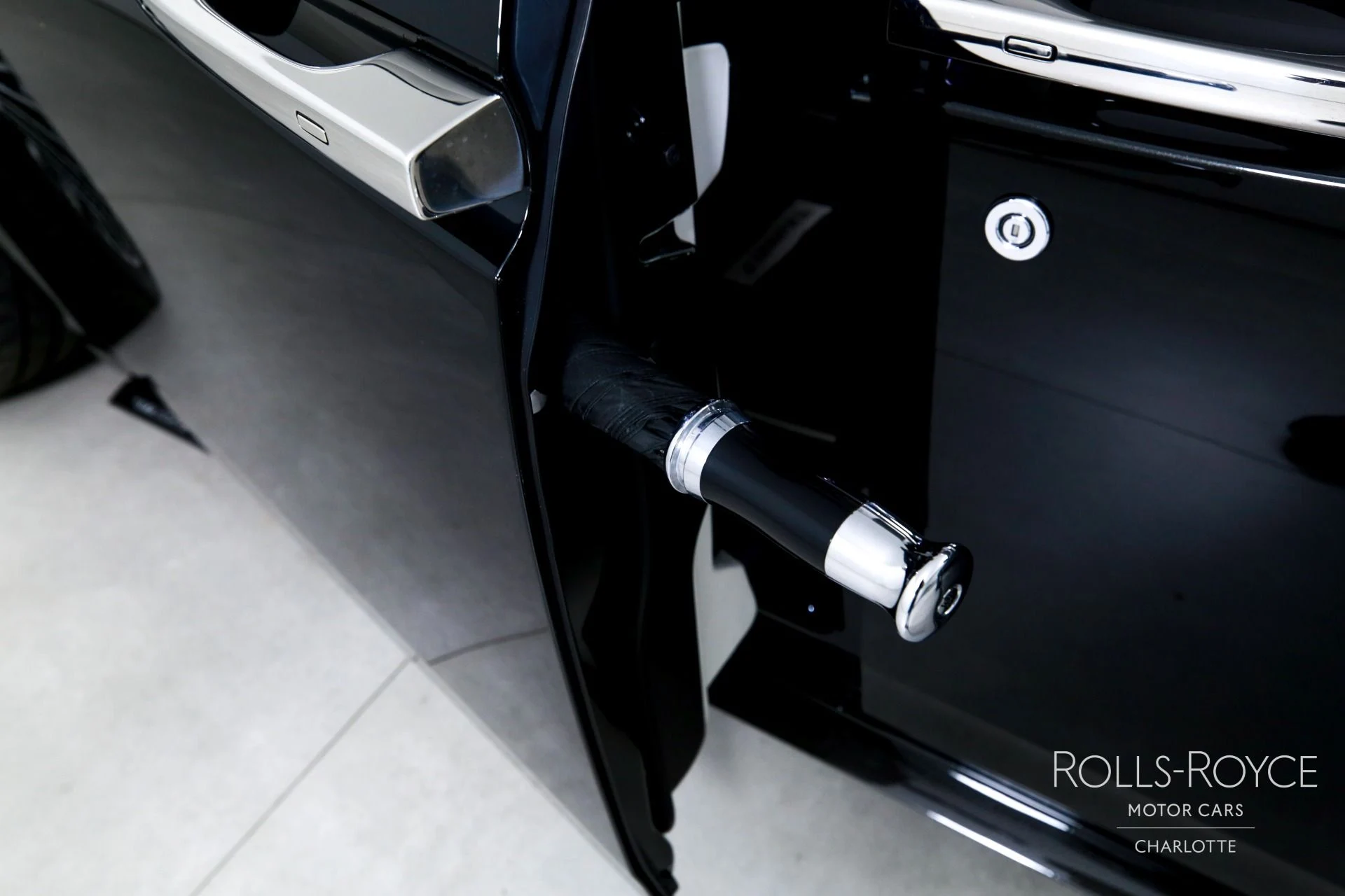 mph032_921398259_Used_2018_Rolls_Royce_Phantom_1776373846_0d8c70d947