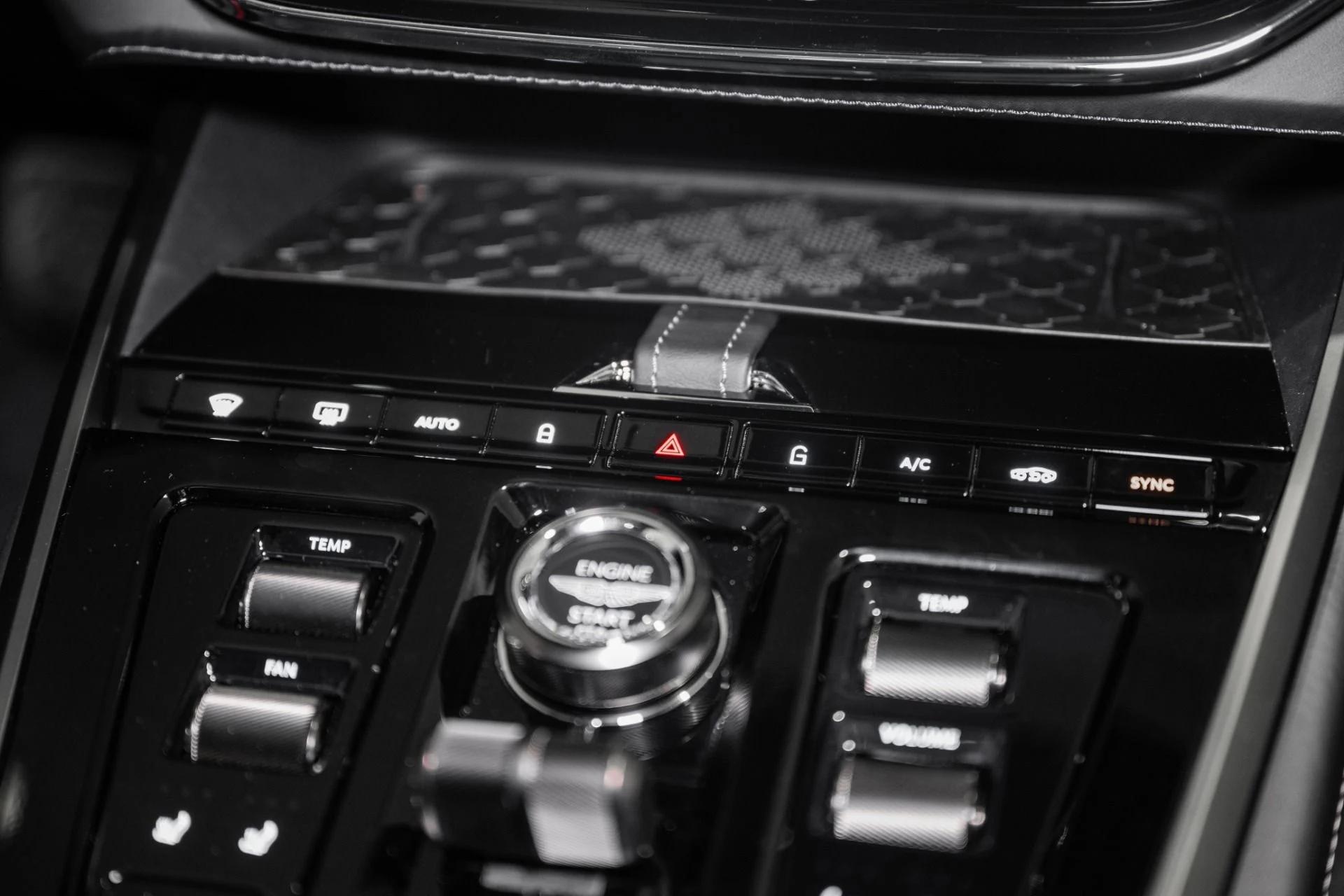 mph032_924518526_New_2026_Aston_Martin_DBX_S_1765985660_8e06cf349a