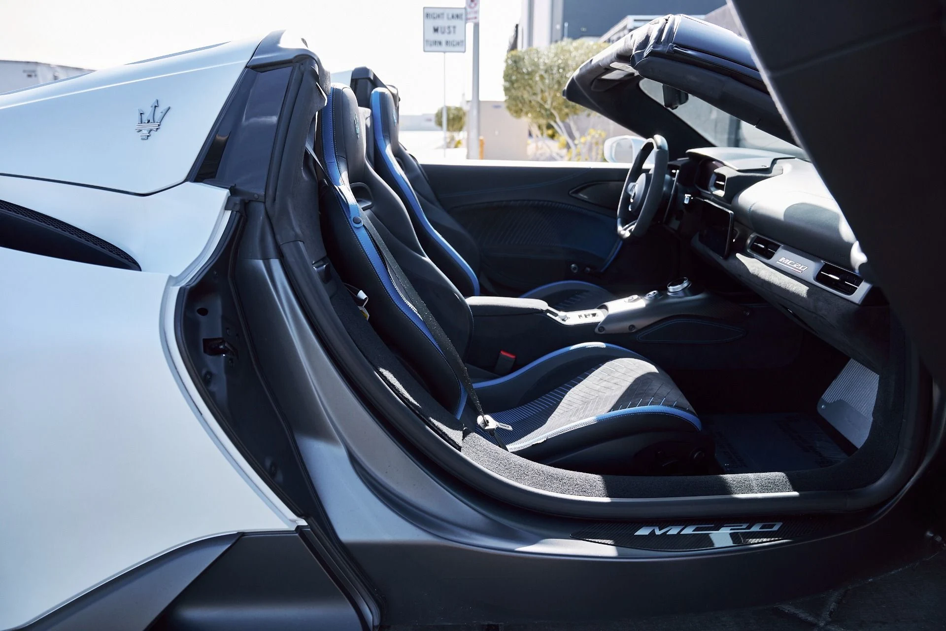 mph032_935700165_Used_2023_Maserati_MC_20_1769481213_3098de3e2b