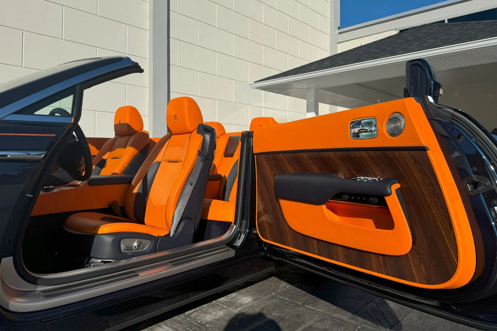 mph032_937599299_Used_2019_Rolls_Royce_Dawn_1739202191_9a06f81446