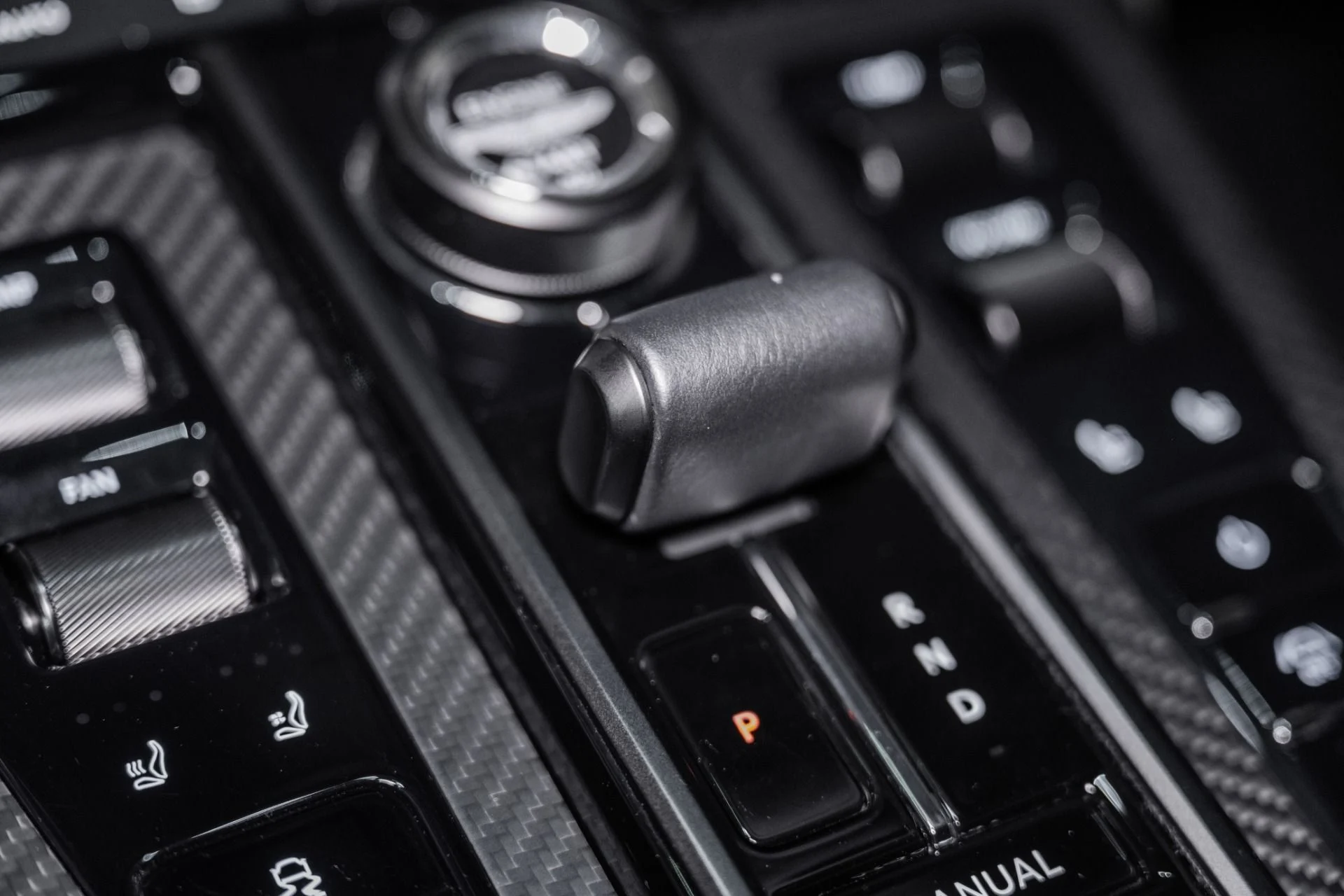 mph032_941054040_Used_2025_Aston_Martin_Vantage_1751990746_244193cda8