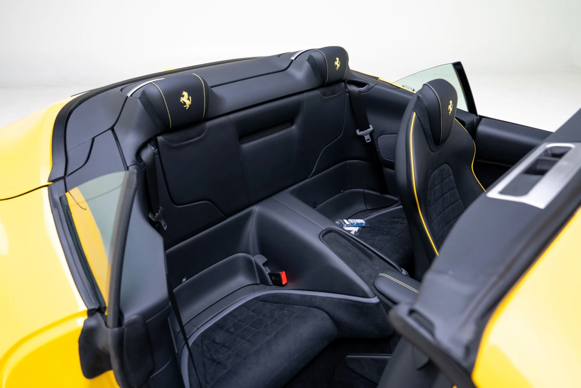 mph032_958394915_Used_2025_Ferrari_Roma_Spider_1768435036_34adf6cbc3