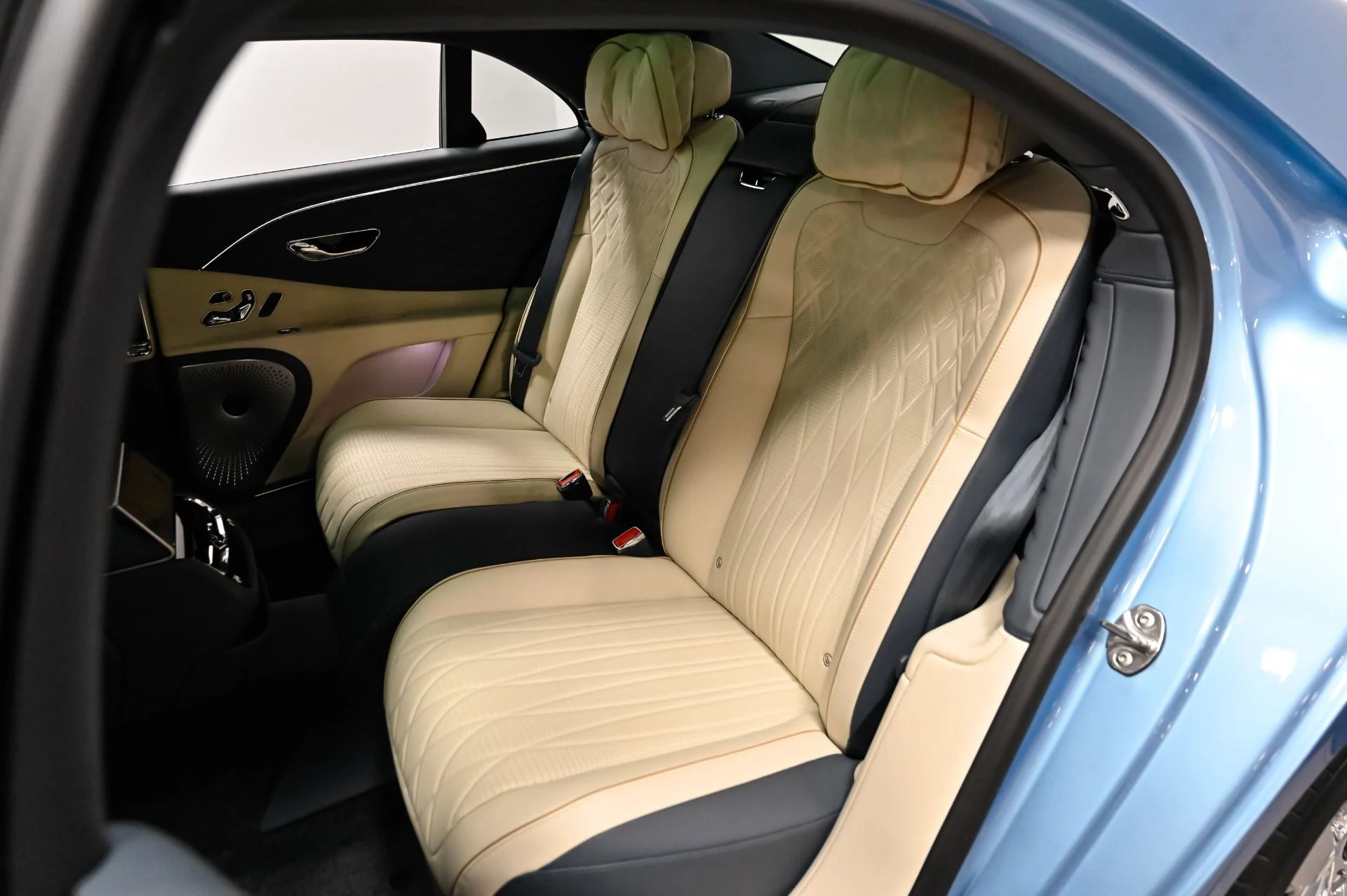 mph032_96017248_Used_2022_Bentley_Flying_Spur_V8_1790876824_5dab5838bb